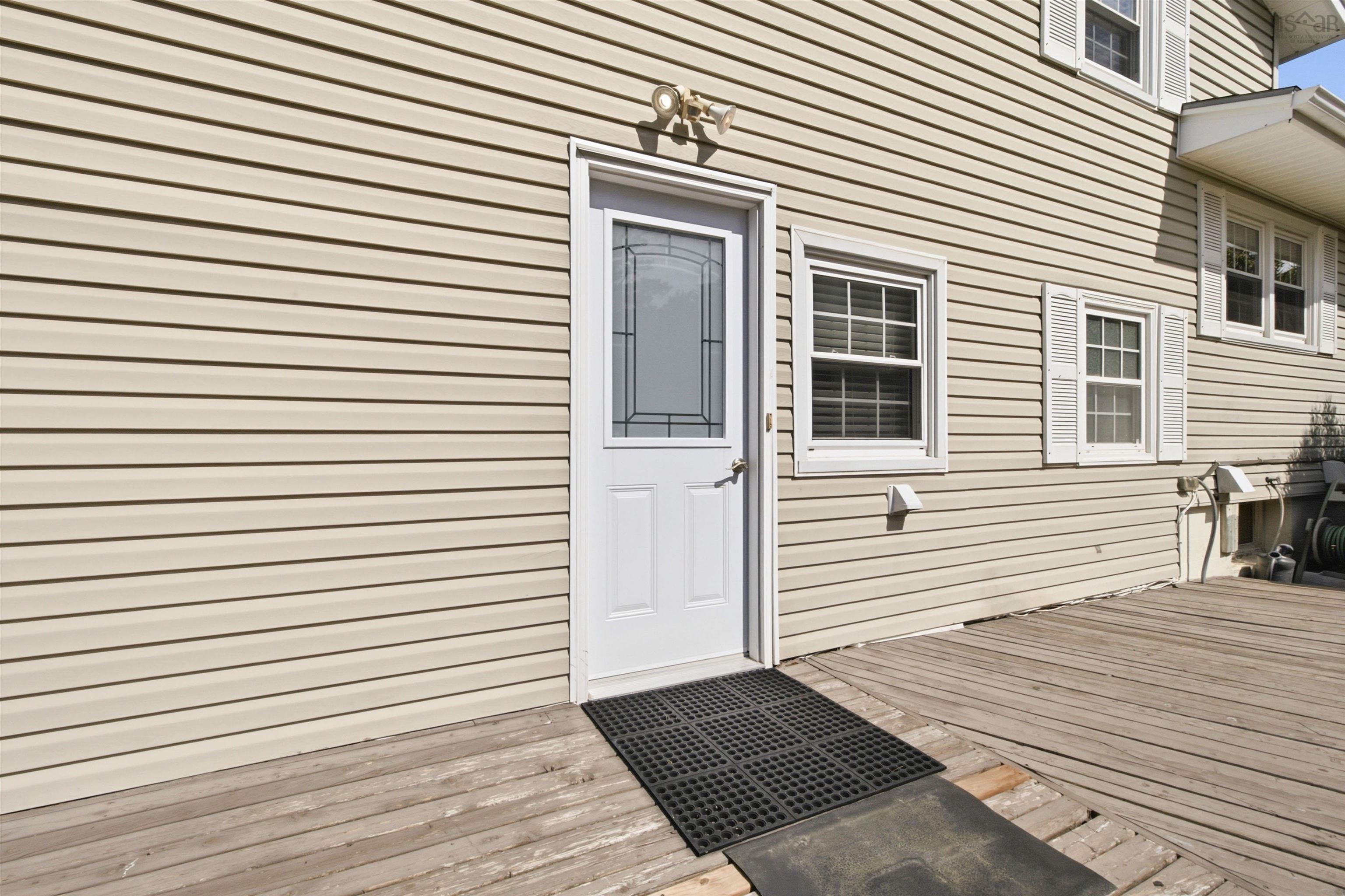 $459,900.00: 8 Lakeview Drive, Windsor