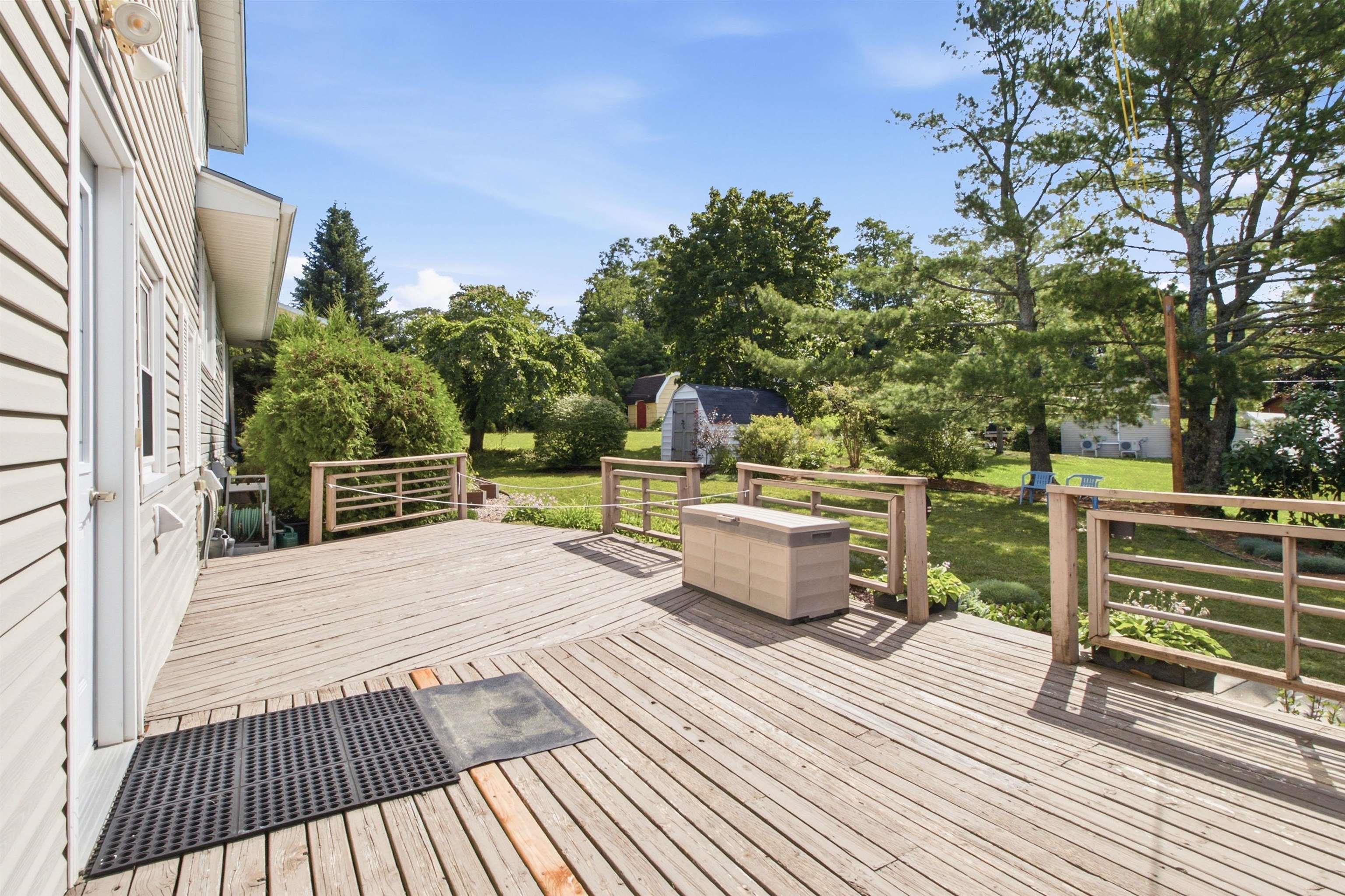 $459,900.00: 8 Lakeview Drive, Windsor