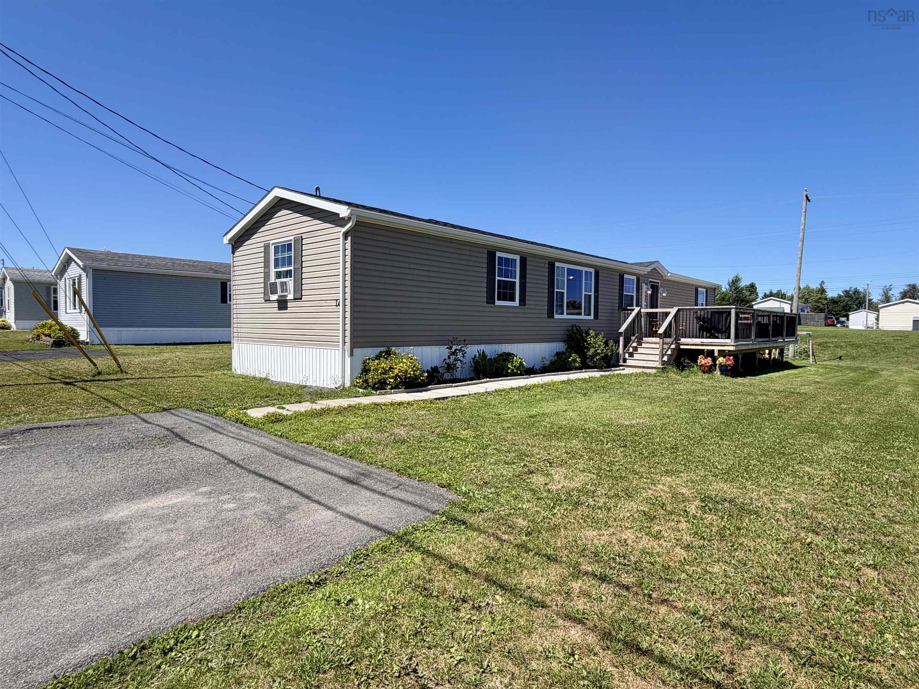 $219,900.00: 14 South Hill Drive, West River