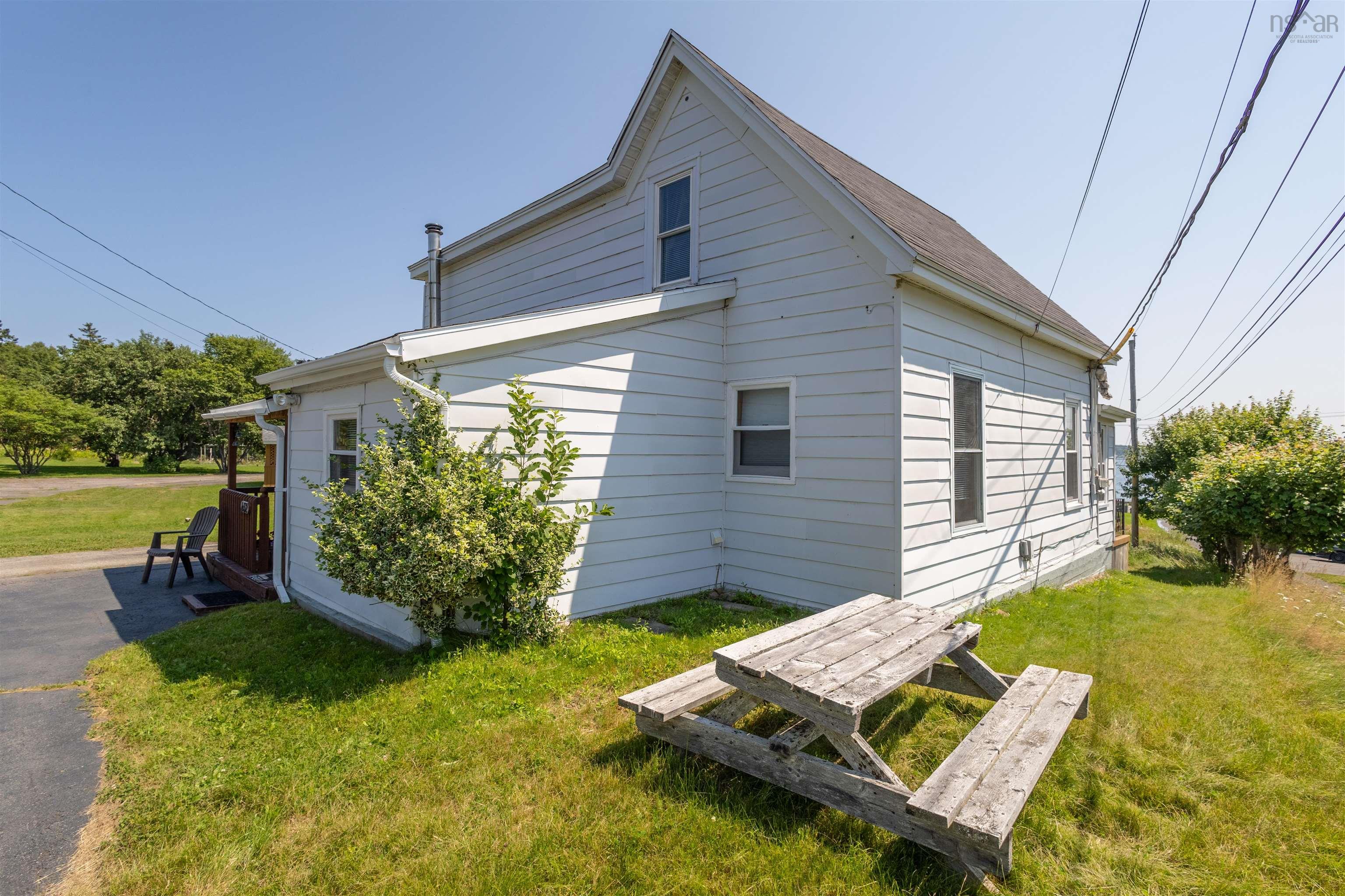 $214,900.00: 652 Shore Road, Sydney Mines