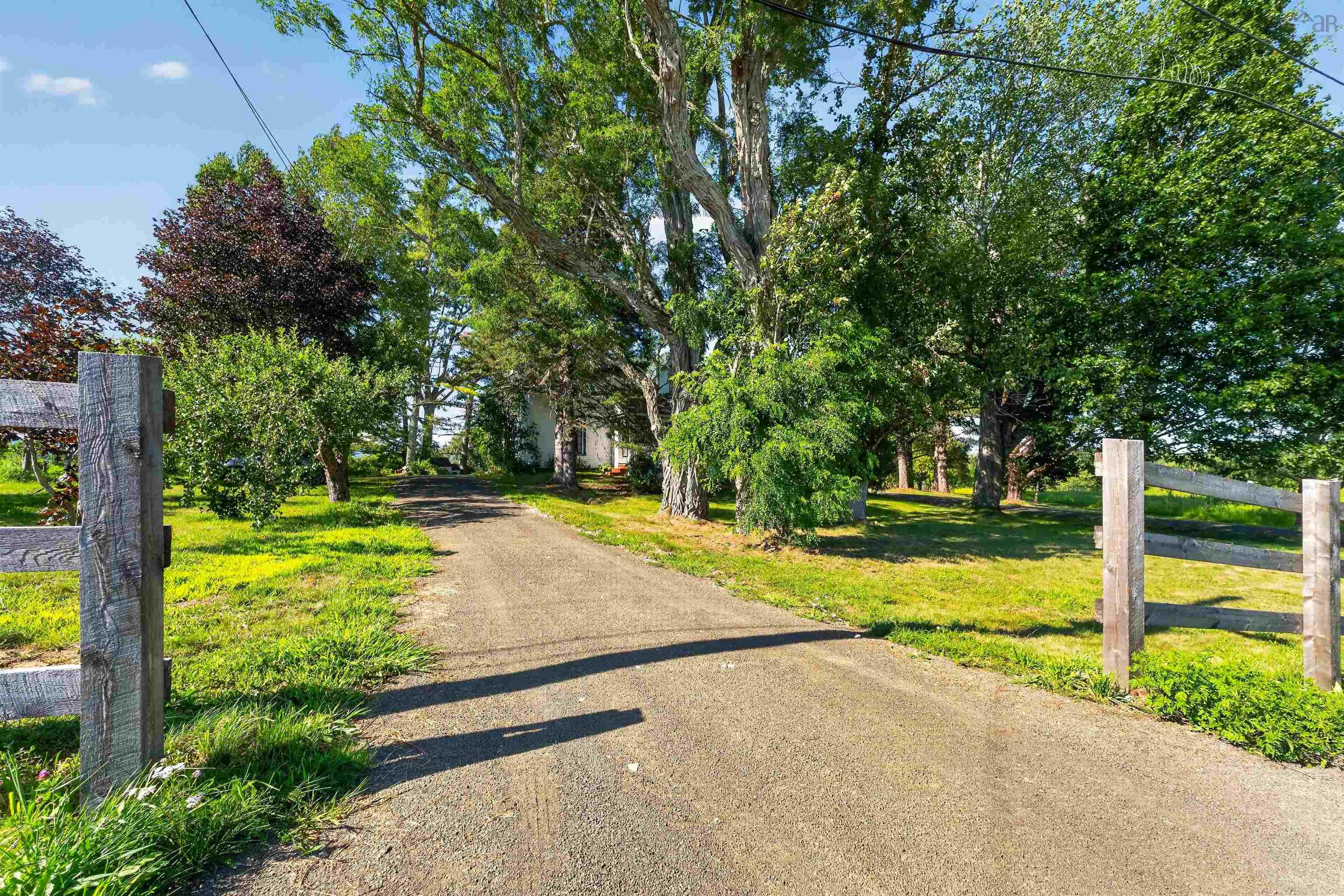 $949,000.00: 5019 201 Highway, West Paradise