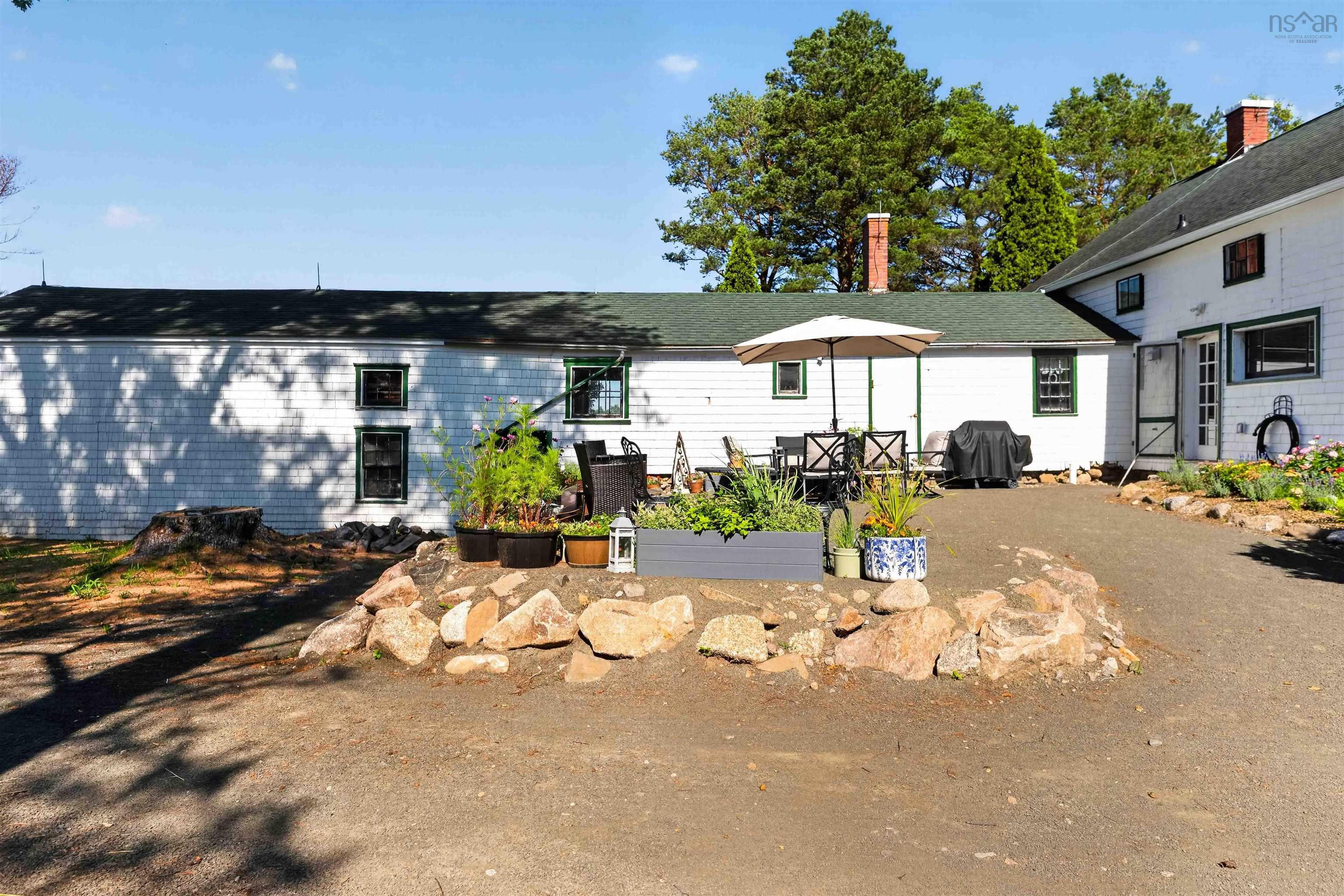$949,000.00: 5019 201 Highway, West Paradise