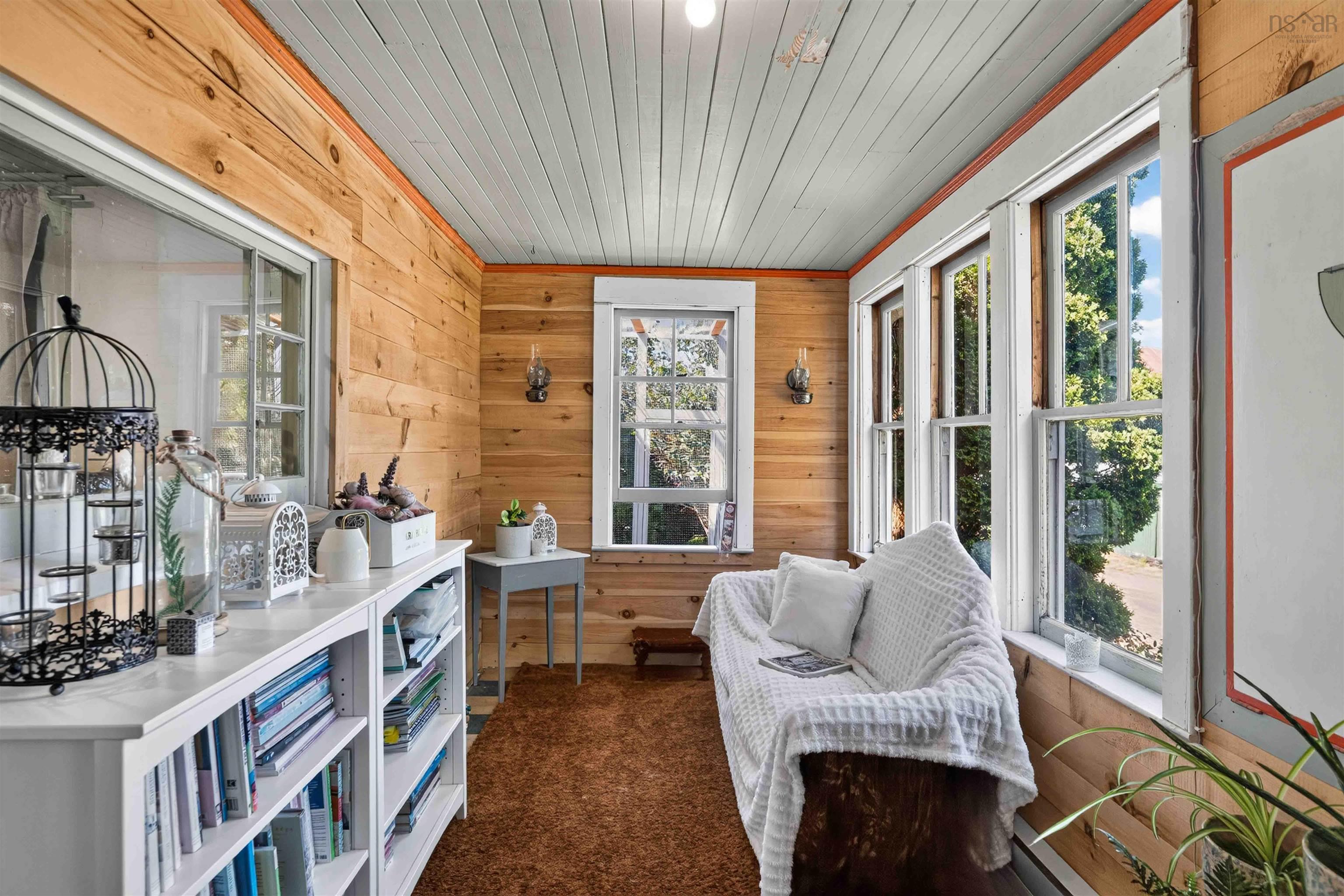 $949,000.00: 5019 201 Highway, West Paradise
