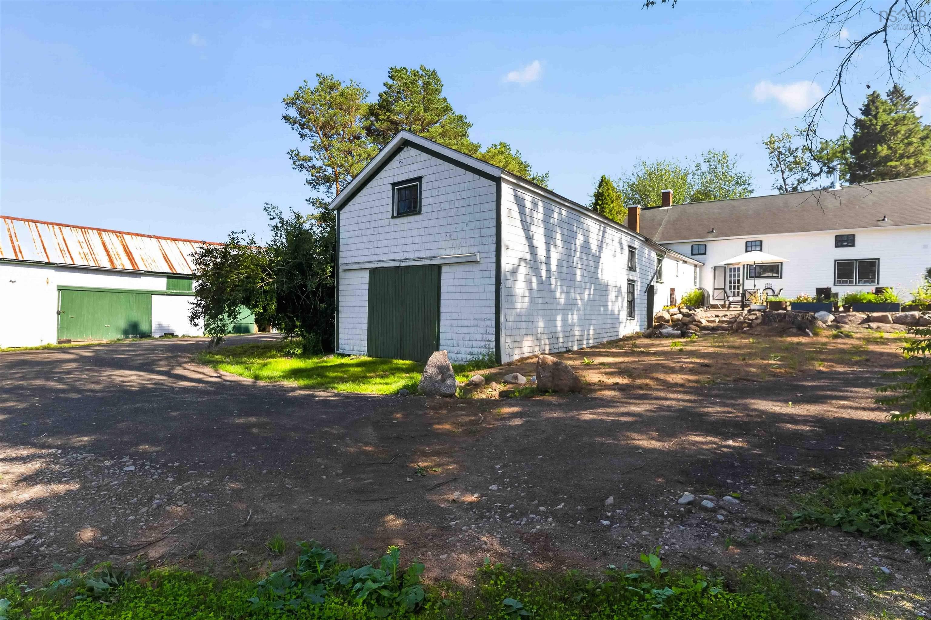 $949,000.00: 5019 201 Highway, West Paradise