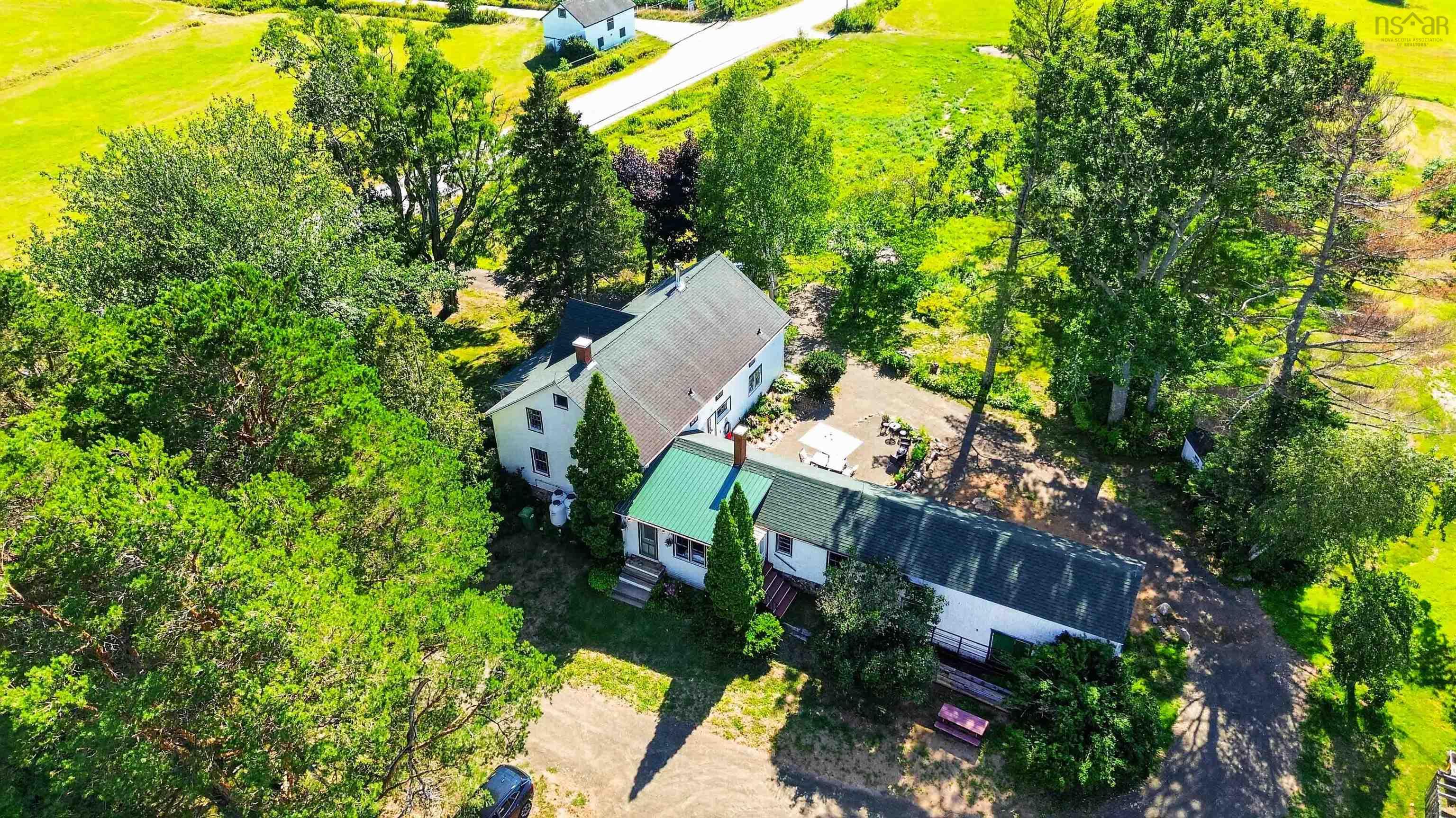 $949,000.00: 5019 201 Highway, West Paradise