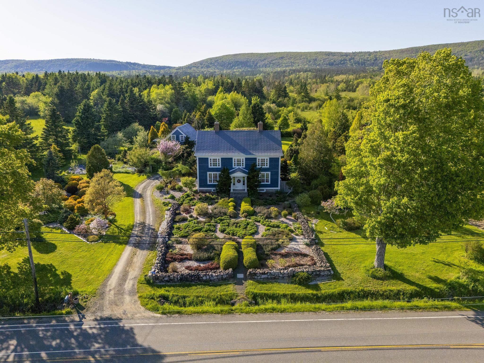 $995,000.00: 5233 Granville Road, Granville Ferry