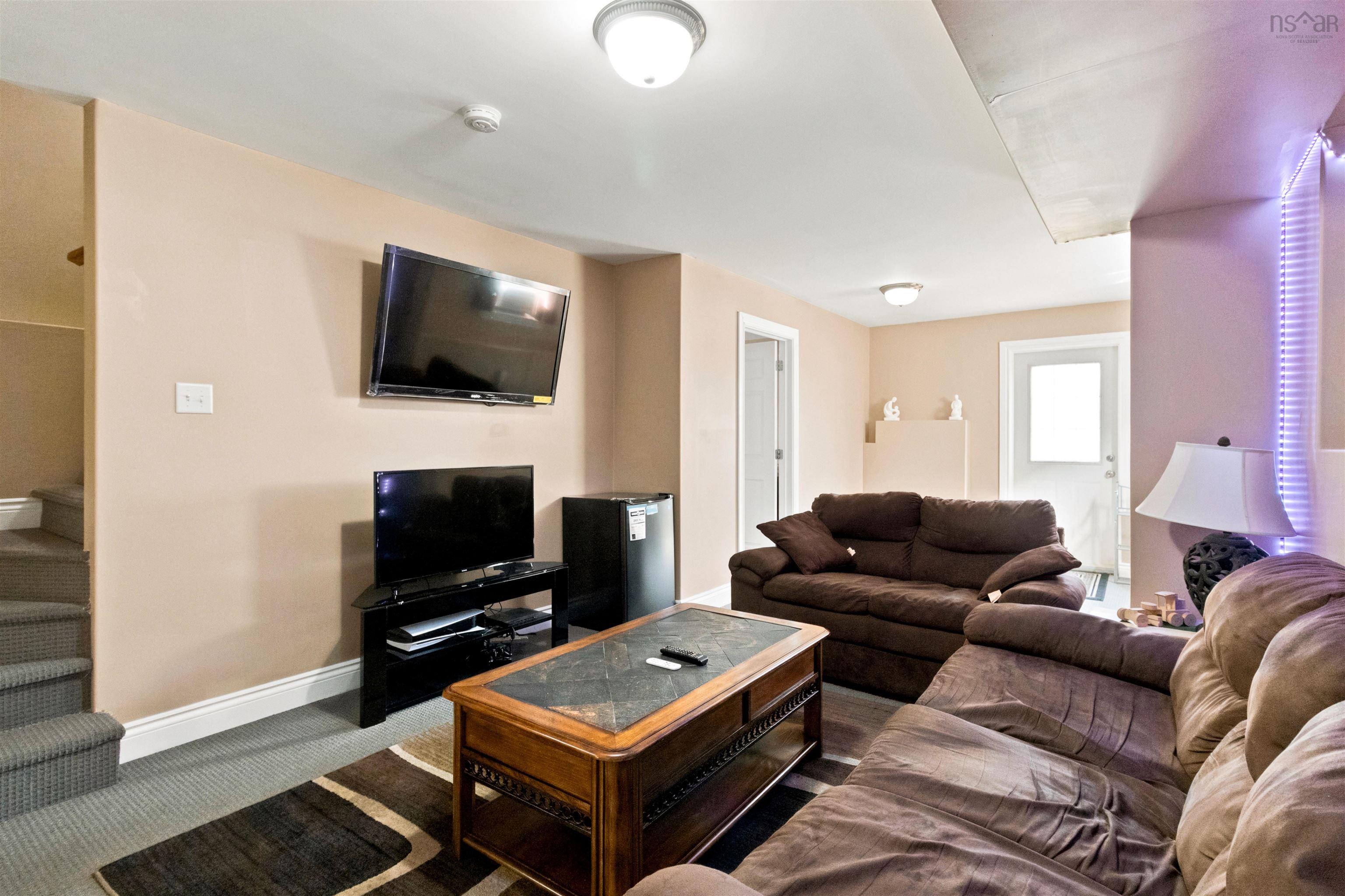 $749,998.00: 71 Cutter Drive Drive, Rockingham