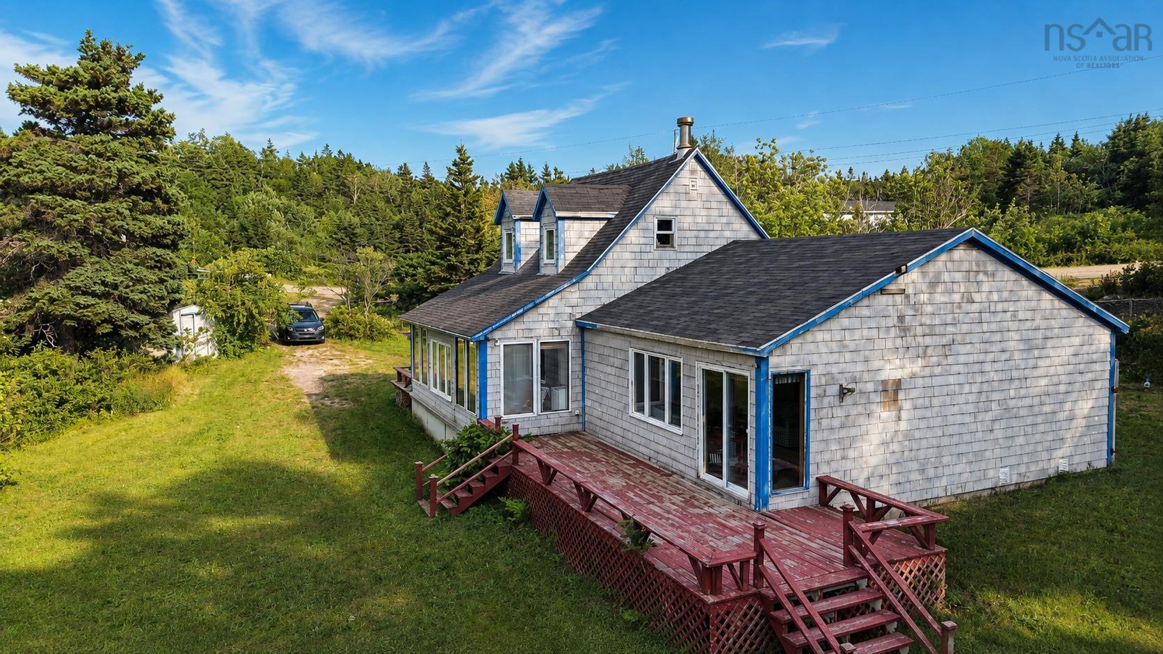 $325,000.00: 1251 White Point Rd, Smelt Brook