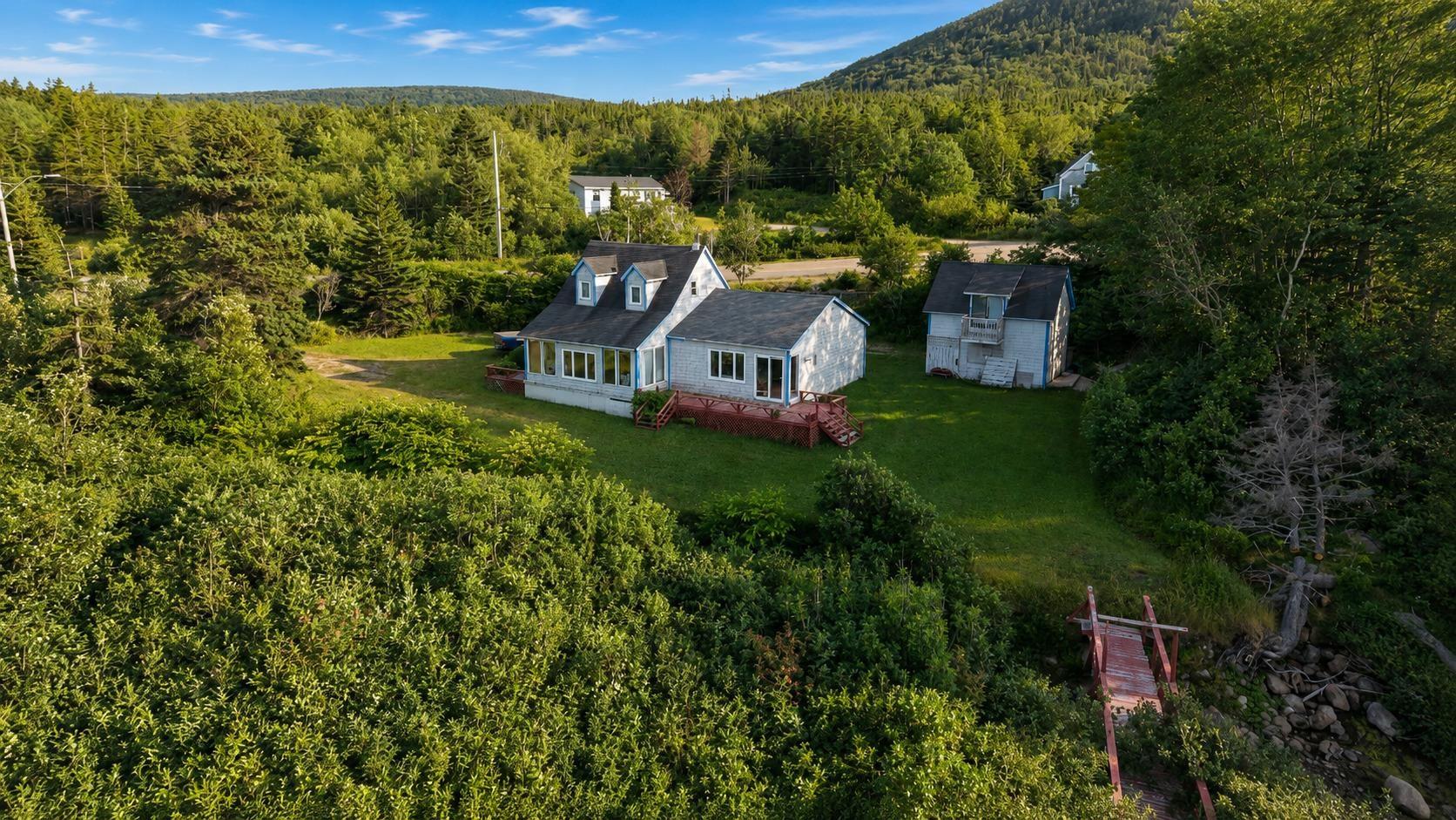 $325,000.00: 1251 White Point Rd, Smelt Brook