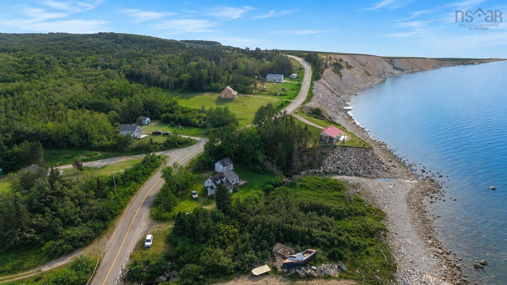 $325,000.00: 1251 White Point Rd, Smelt Brook