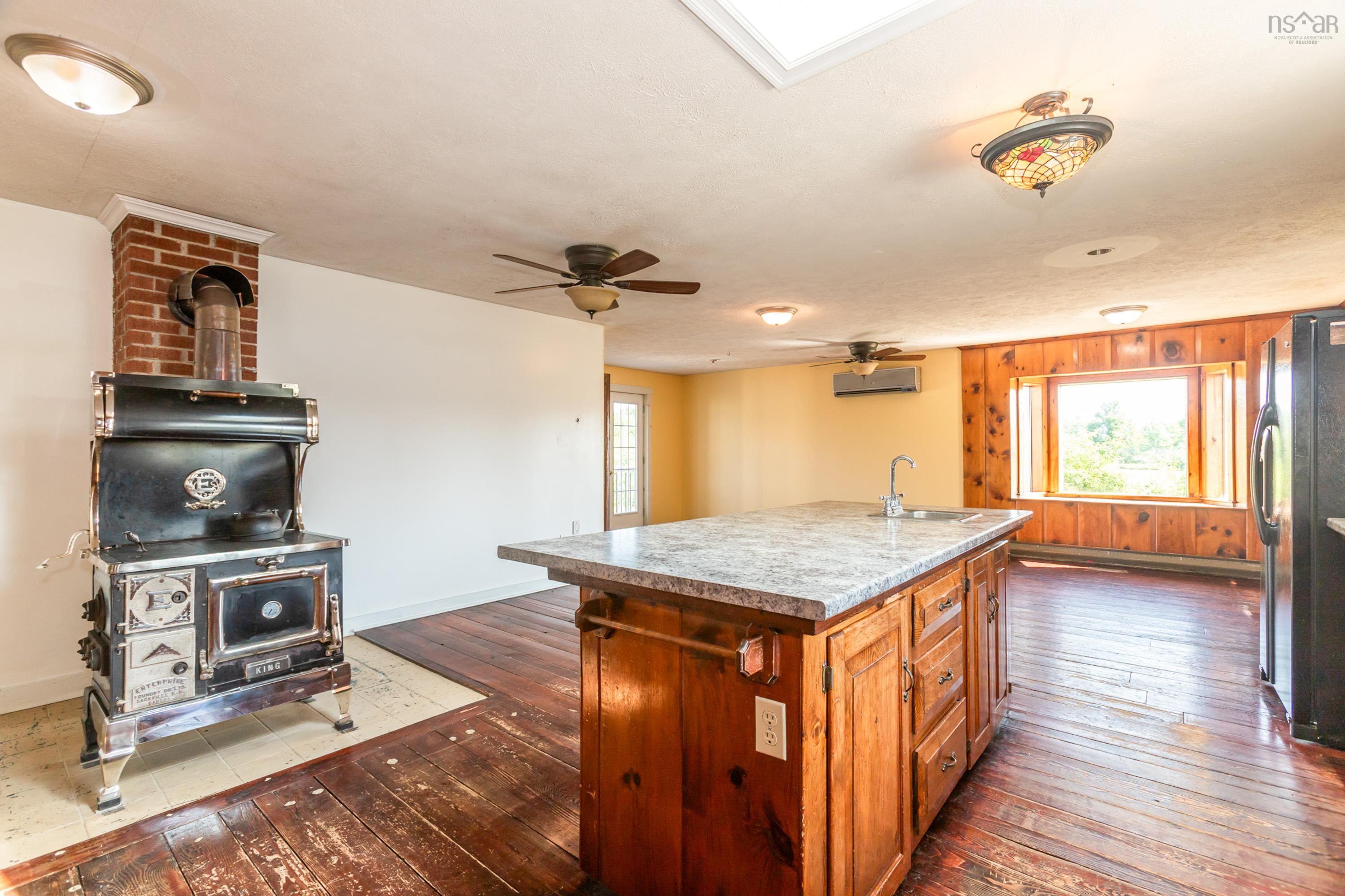 $445,000.00: 2632 Highway 201, Tupperville