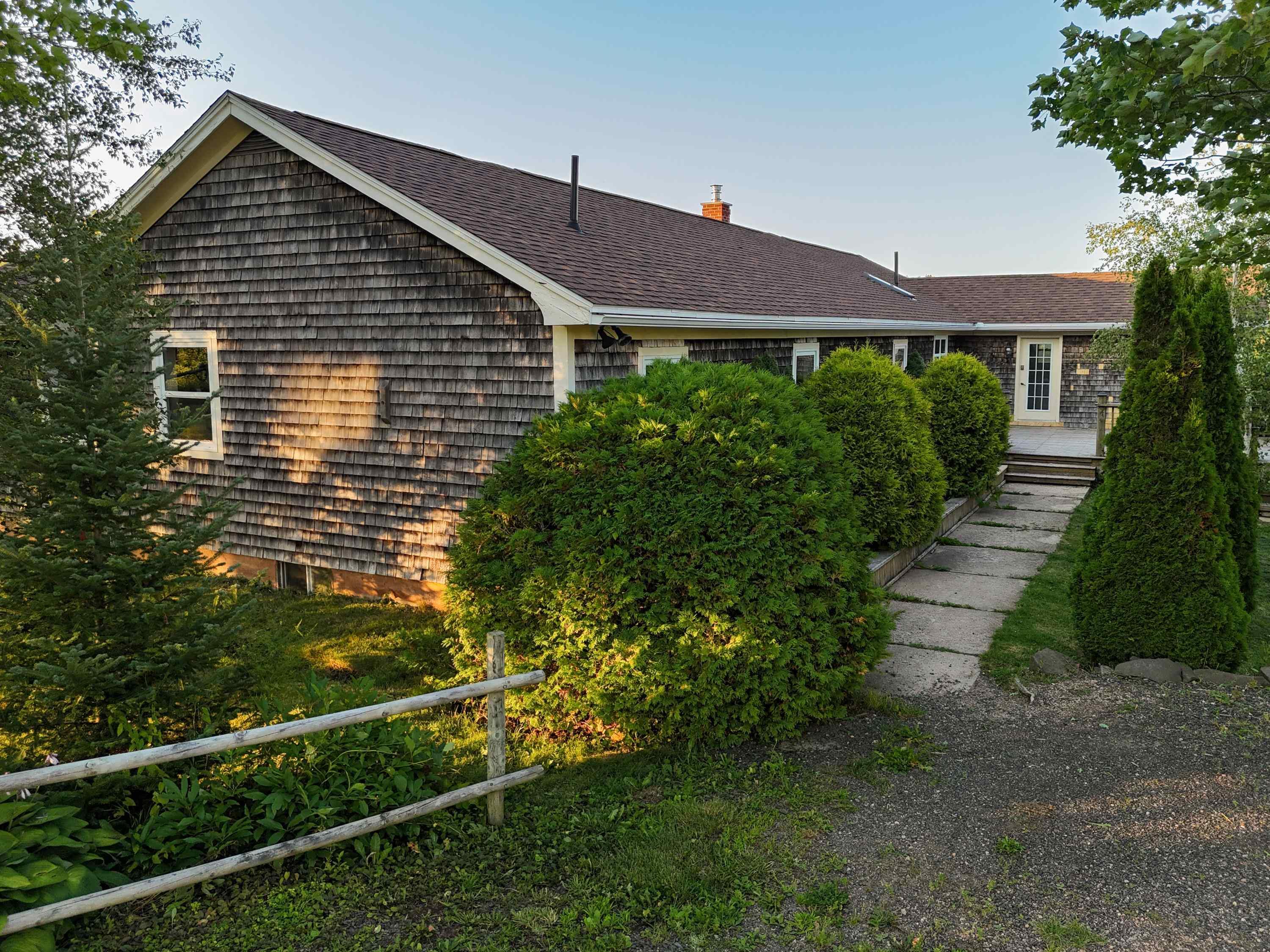 $445,000.00: 2632 Highway 201, Tupperville