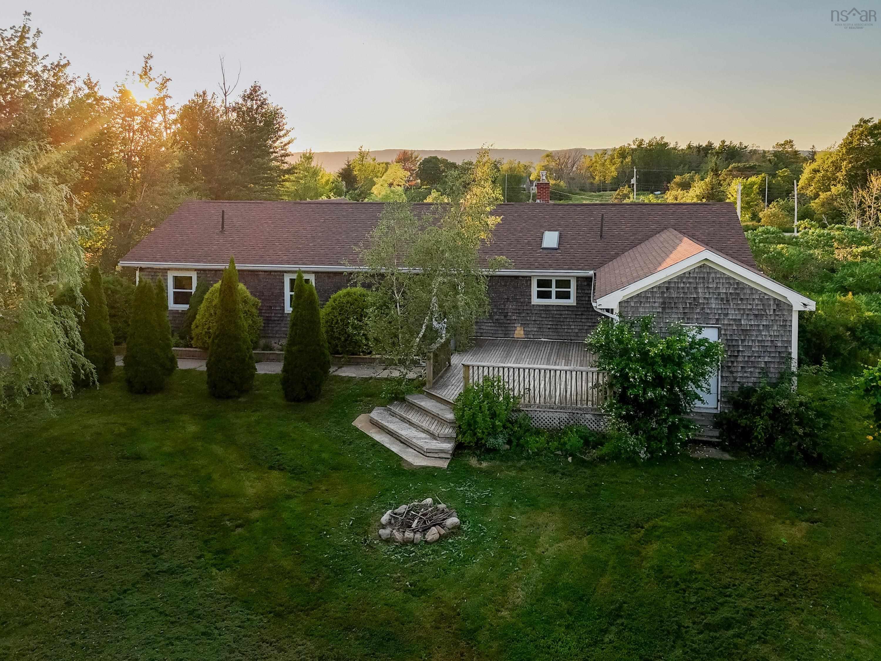 $445,000.00: 2632 Highway 201, Tupperville