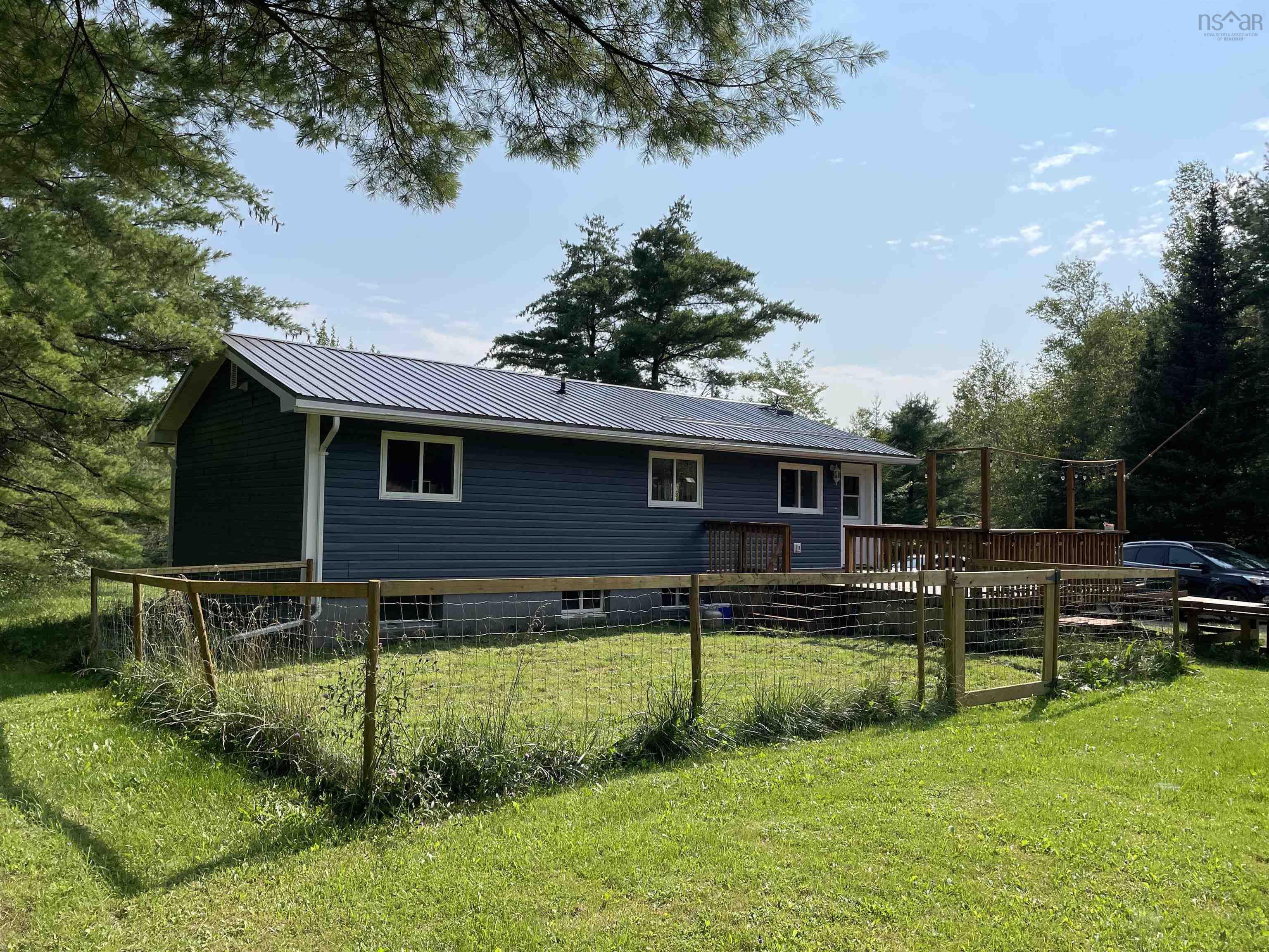 $395,000.00: 1231 289 Highway, Brookfield