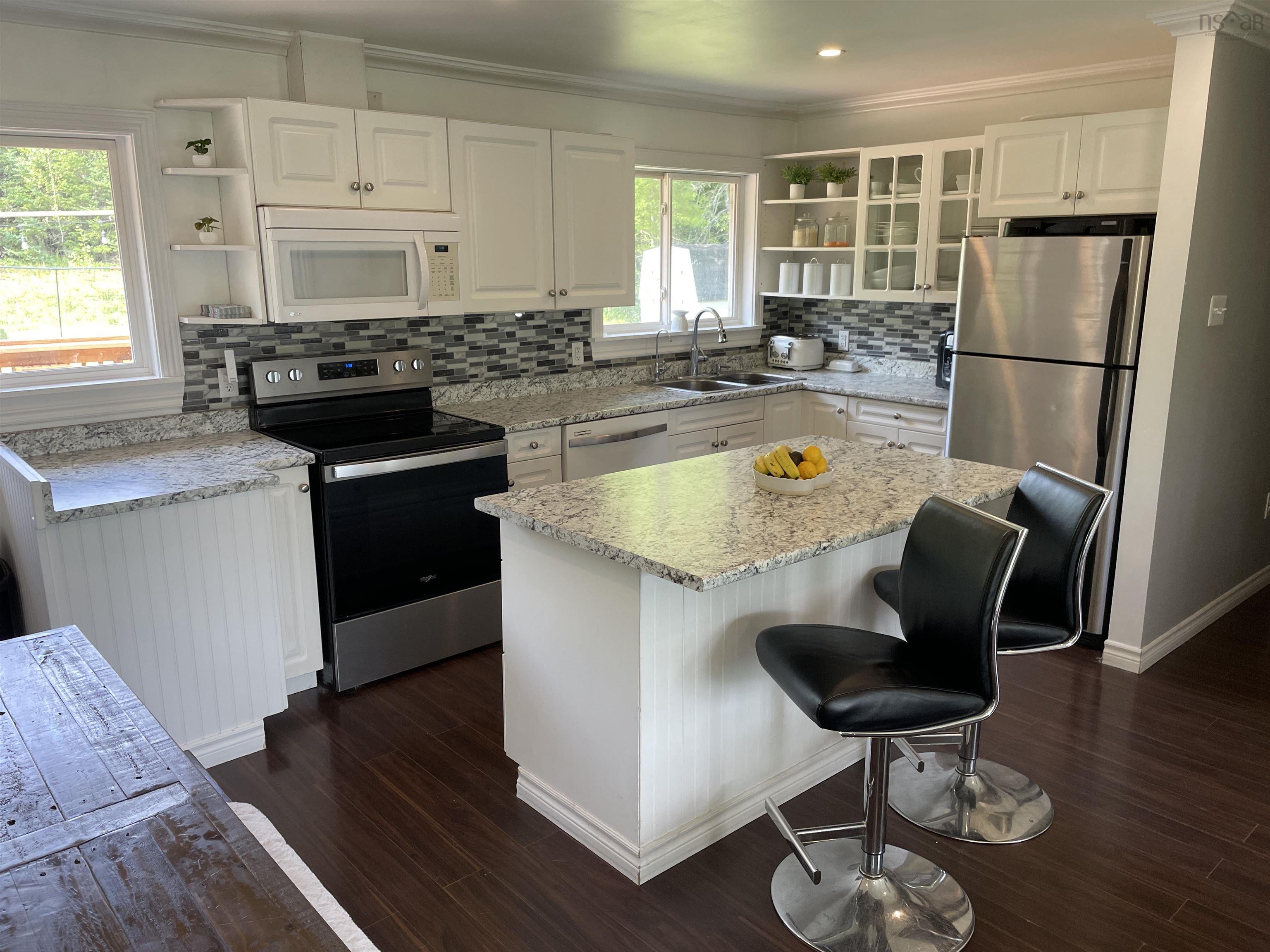 $395,000.00: 1231 289 Highway, Brookfield