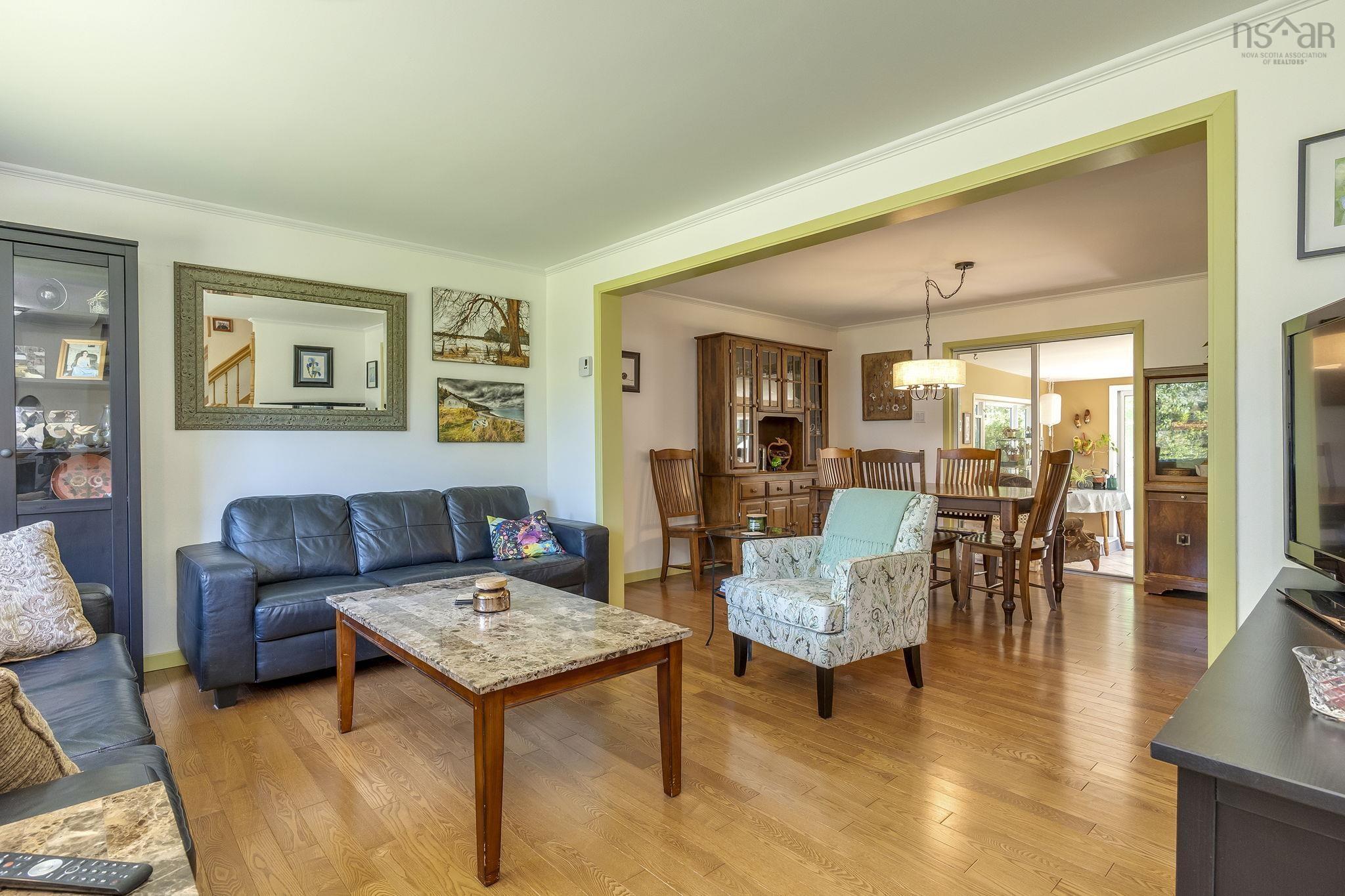 $465,000.00: 319 Birchcrest Drive, Cambridge