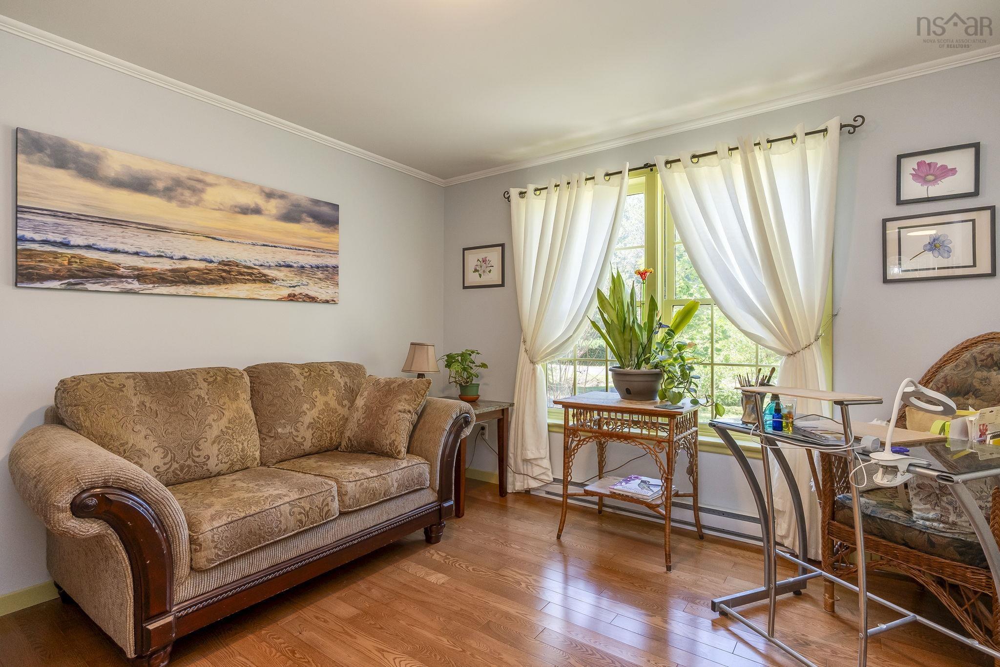 $465,000.00: 319 Birchcrest Drive, Cambridge