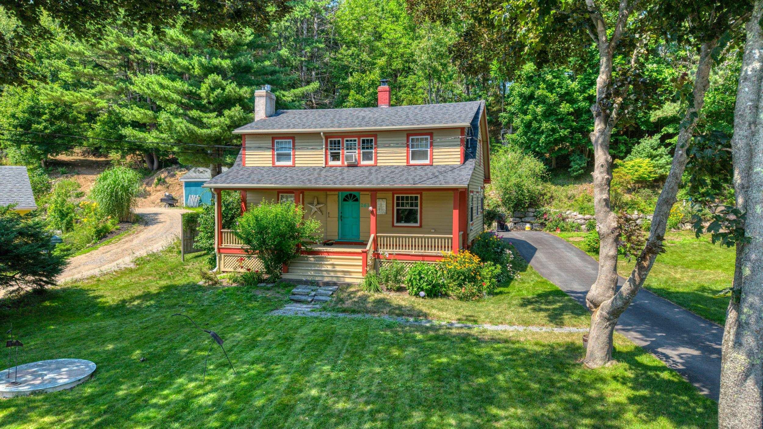 $950,000.00: 261 Edgewater Street, Mahone Bay