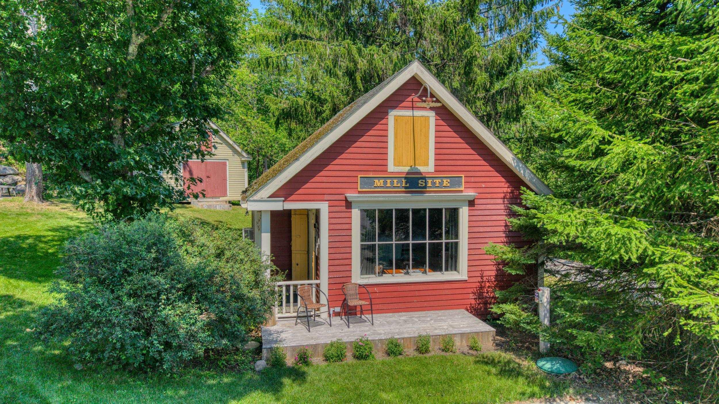 $950,000.00: 261 Edgewater Street, Mahone Bay