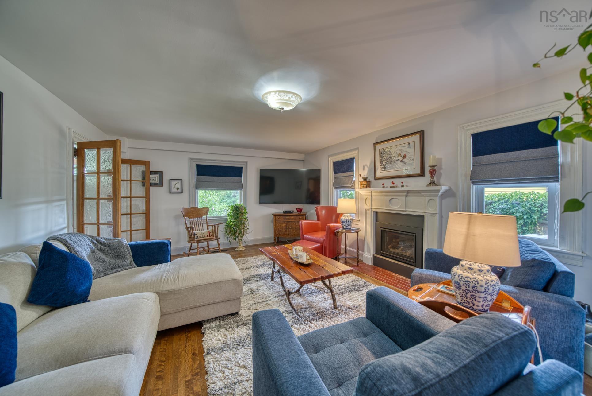 $950,000.00: 261 Edgewater Street, Mahone Bay