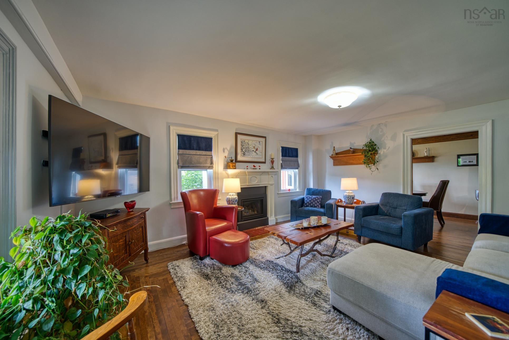 $950,000.00: 261 Edgewater Street, Mahone Bay