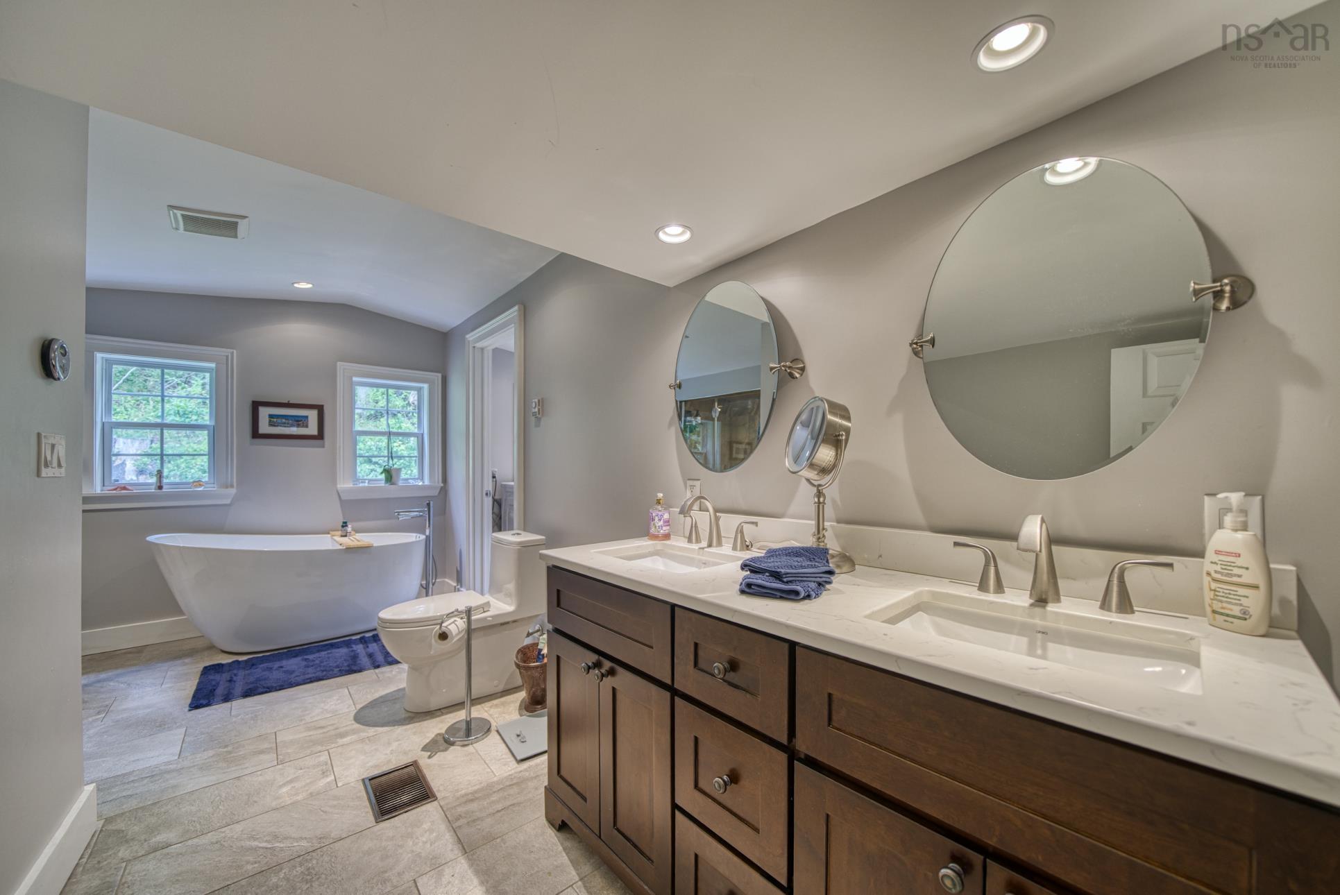 $950,000.00: 261 Edgewater Street, Mahone Bay