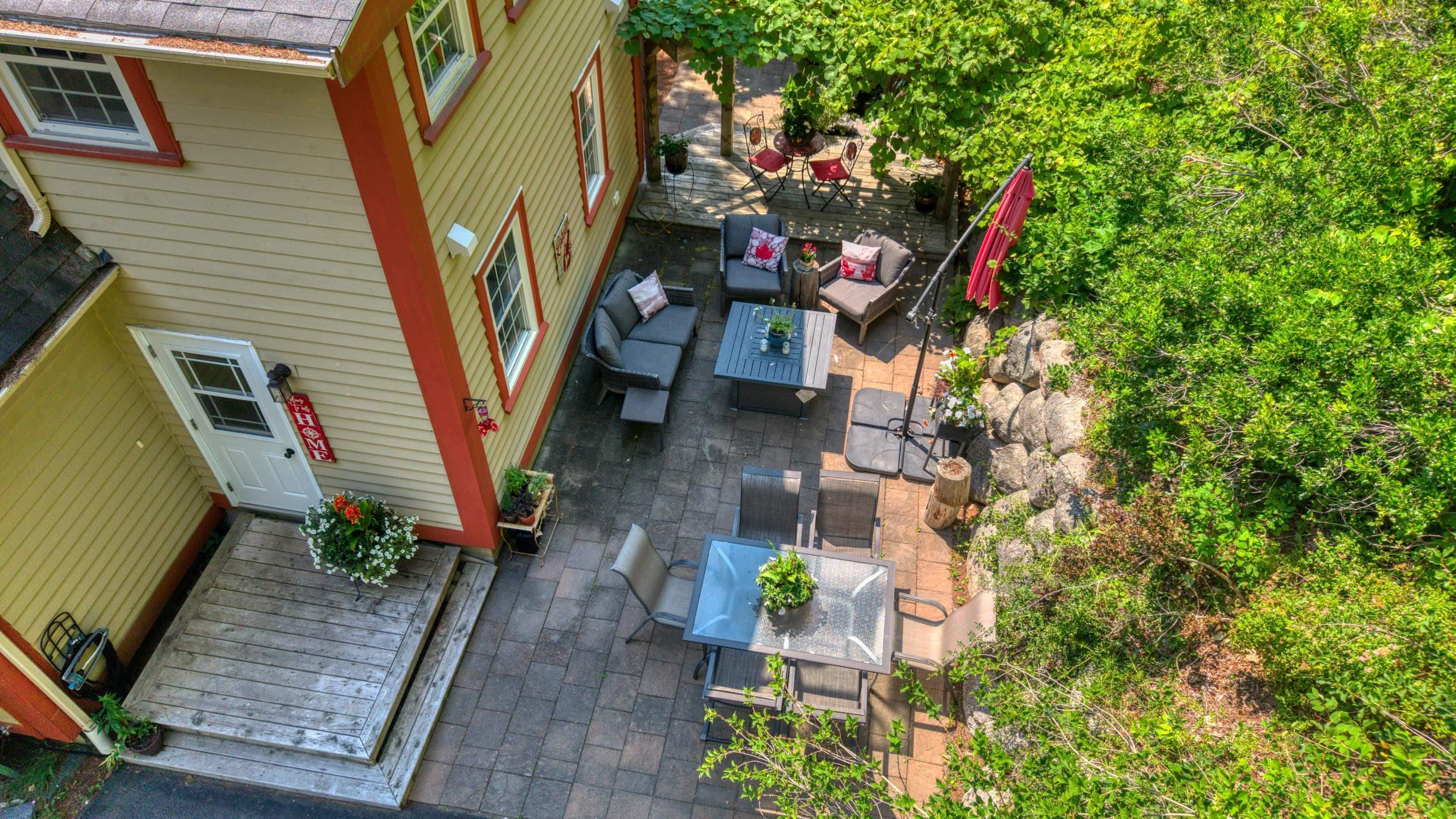 $950,000.00: 261 Edgewater Street, Mahone Bay