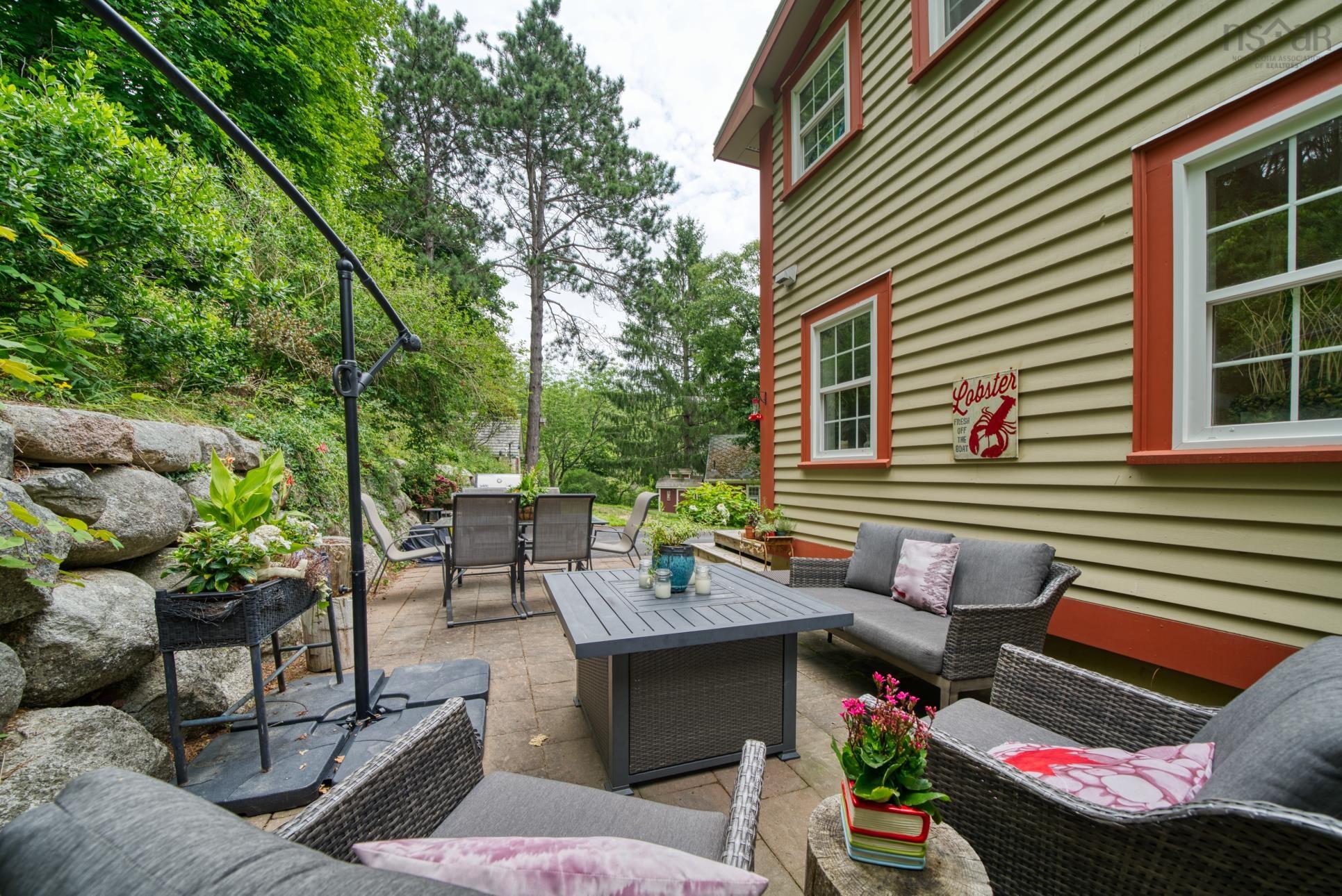 $950,000.00: 261 Edgewater Street, Mahone Bay