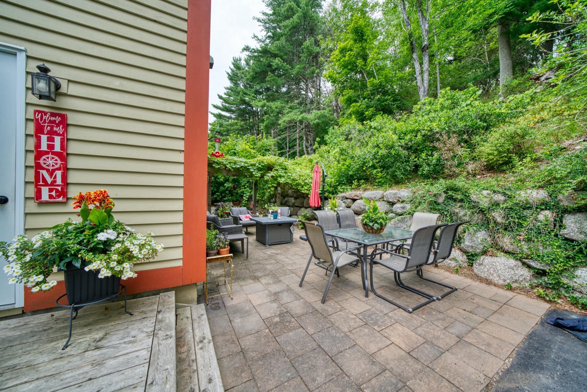$950,000.00: 261 Edgewater Street, Mahone Bay