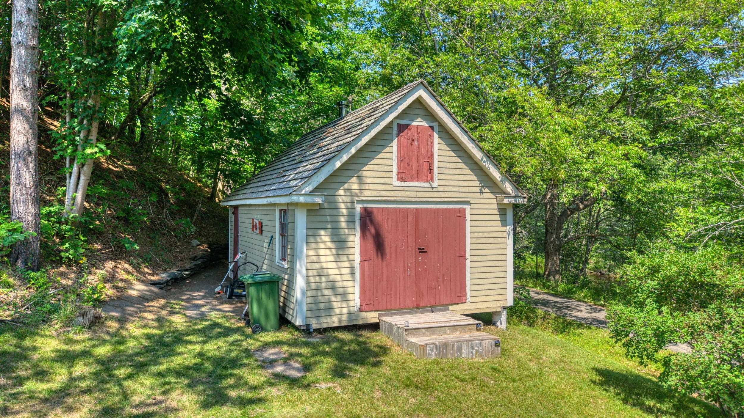 $950,000.00: 261 Edgewater Street, Mahone Bay