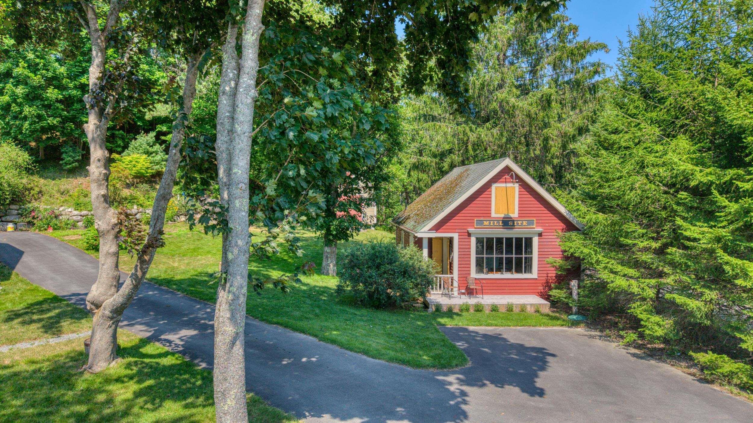$950,000.00: 261 Edgewater Street, Mahone Bay