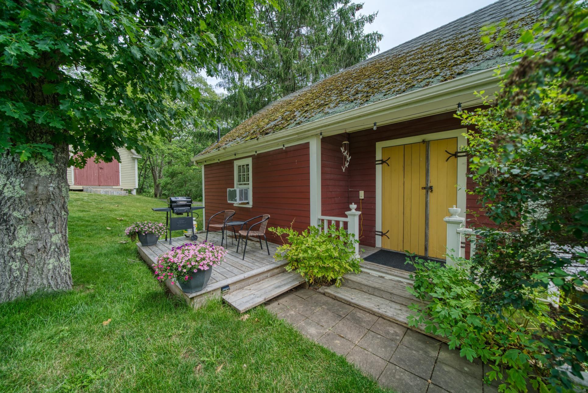 $950,000.00: 261 Edgewater Street, Mahone Bay