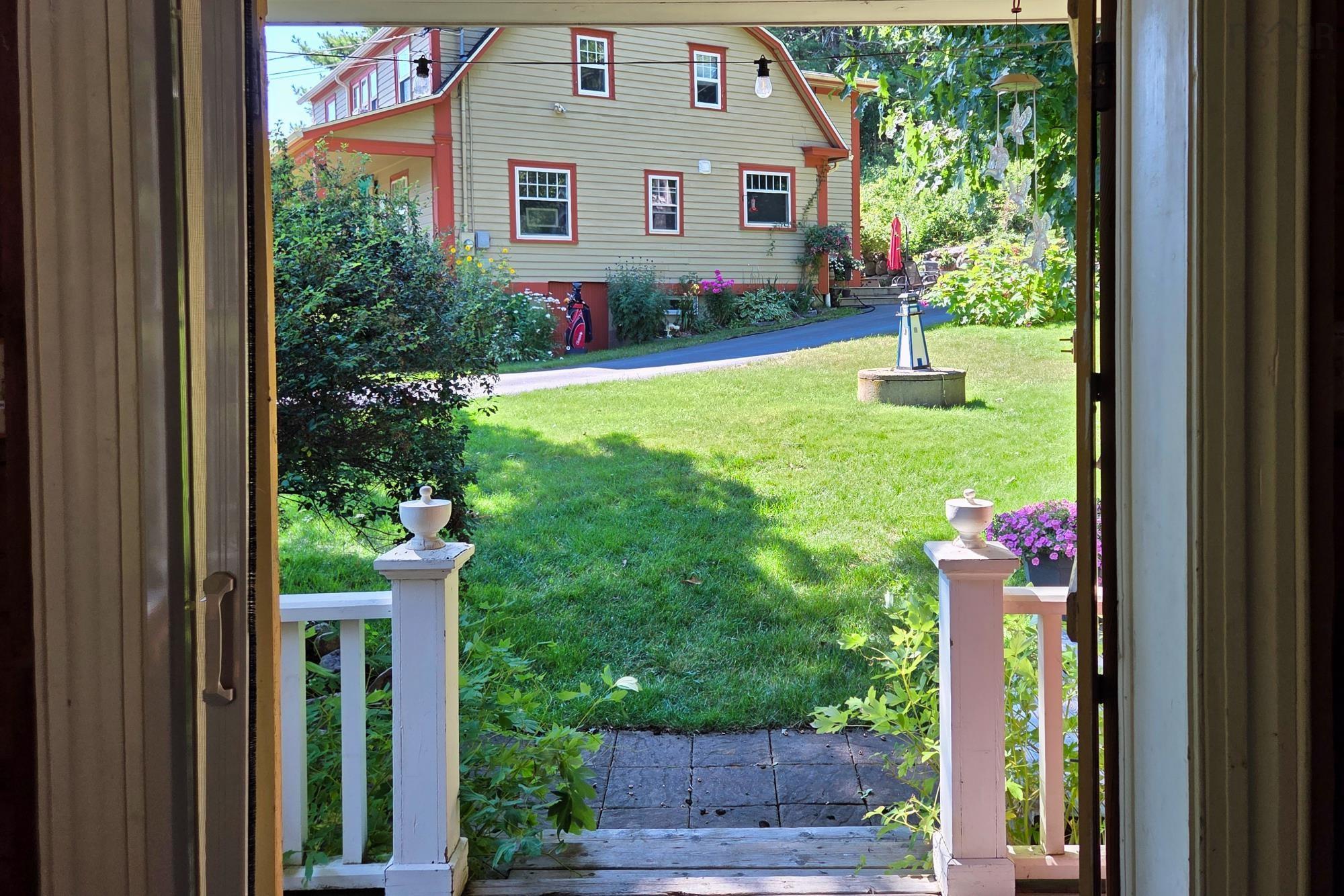 $950,000.00: 261 Edgewater Street, Mahone Bay