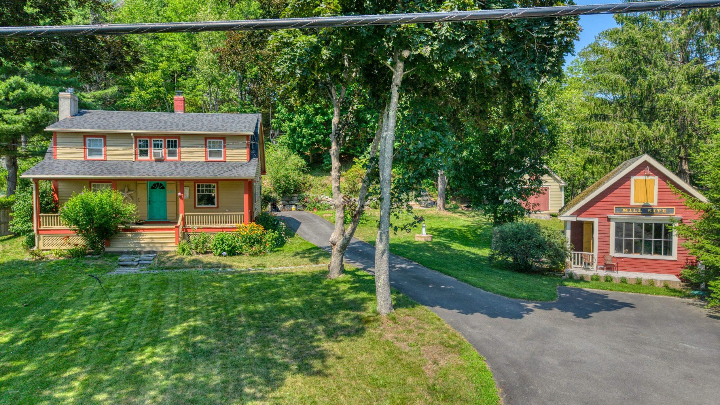 $950,000.00: 261 Edgewater Street, Mahone Bay