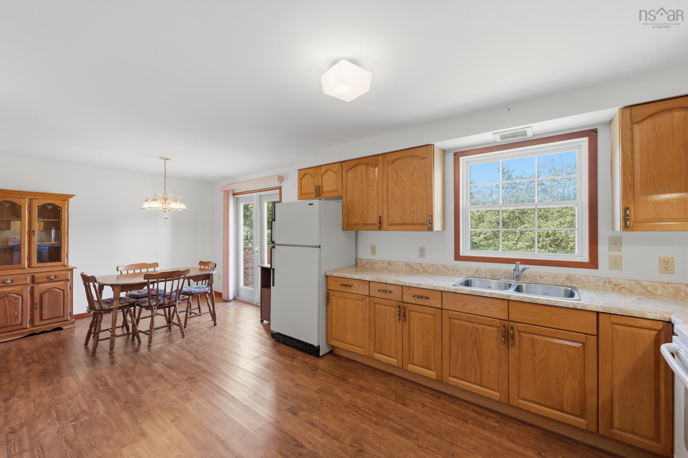 $799,000.00: 9515 Highway 8, Lequille