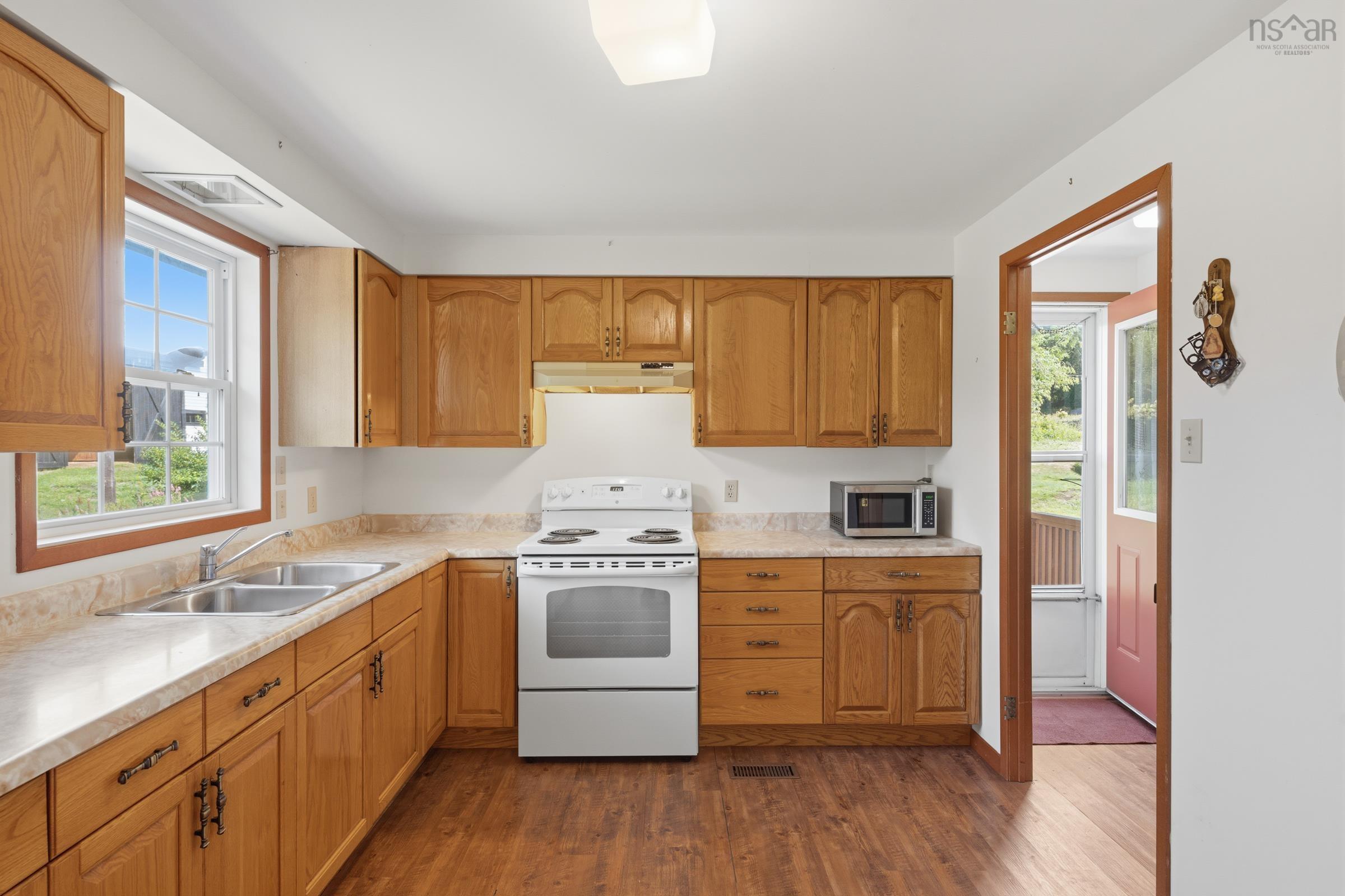 $799,000.00: 9515 Highway 8, Lequille