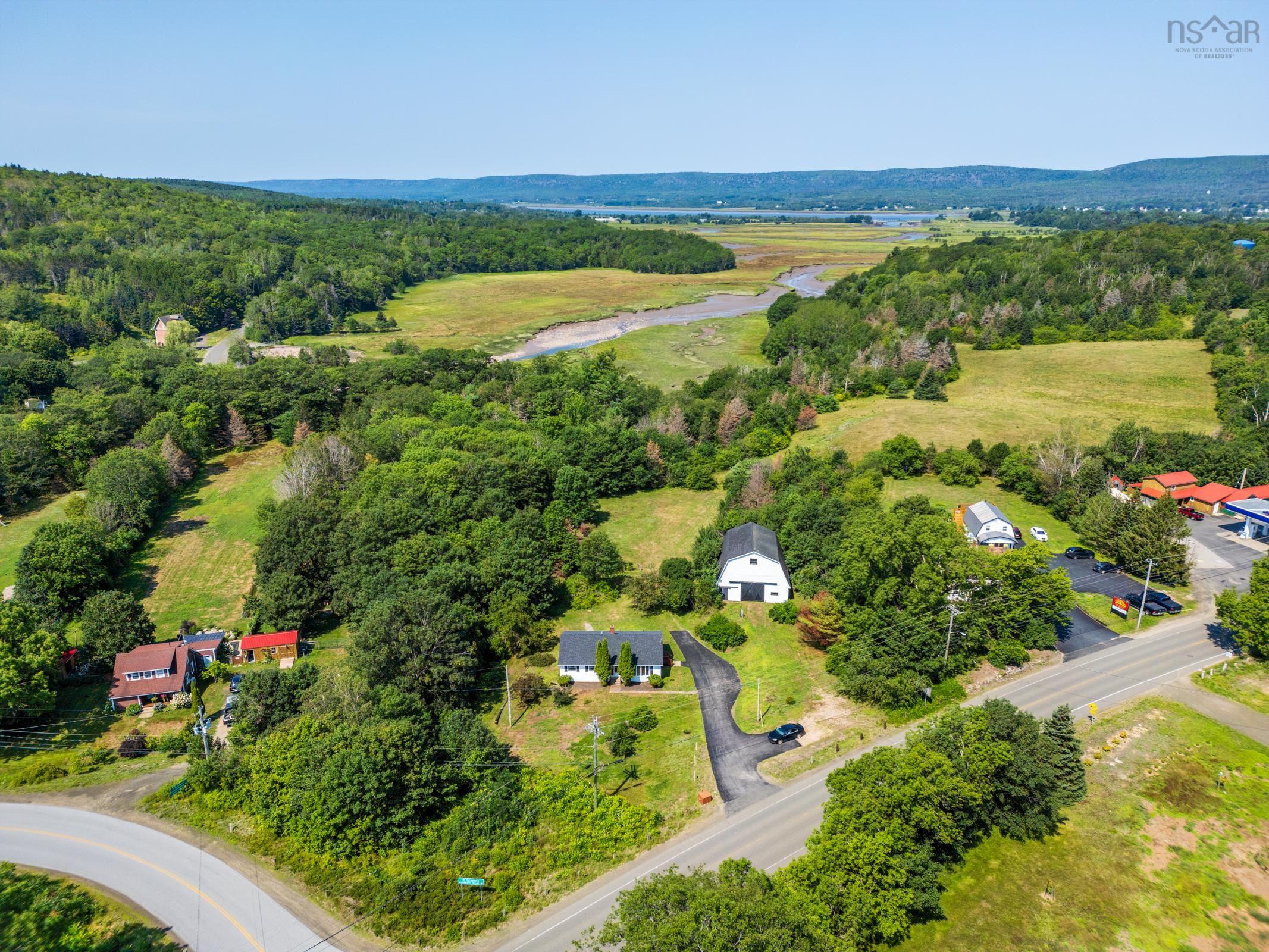 $799,000.00: 9515 Highway 8, Lequille