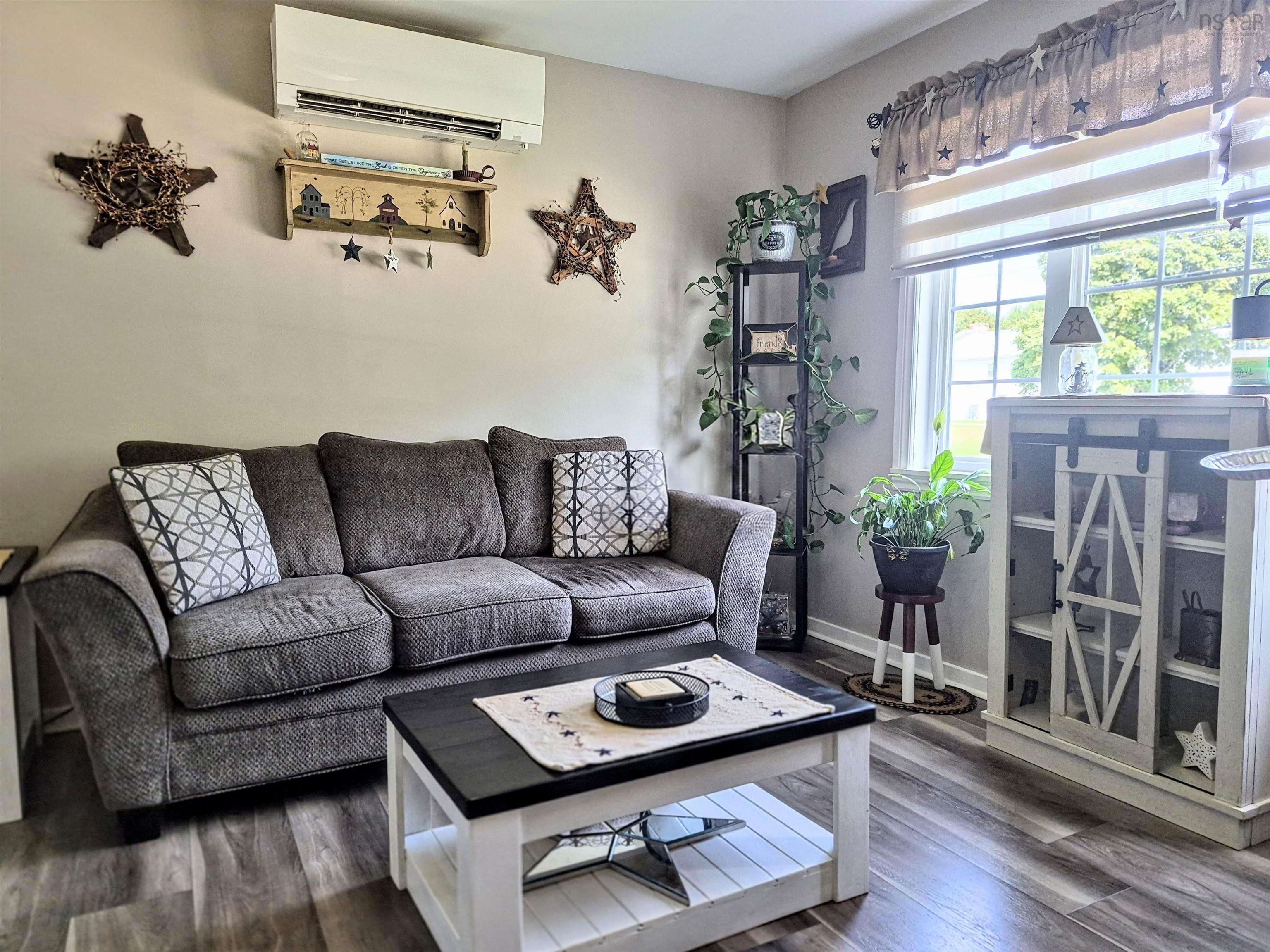 $254,900.00: 16 Copp Avenue, Amherst