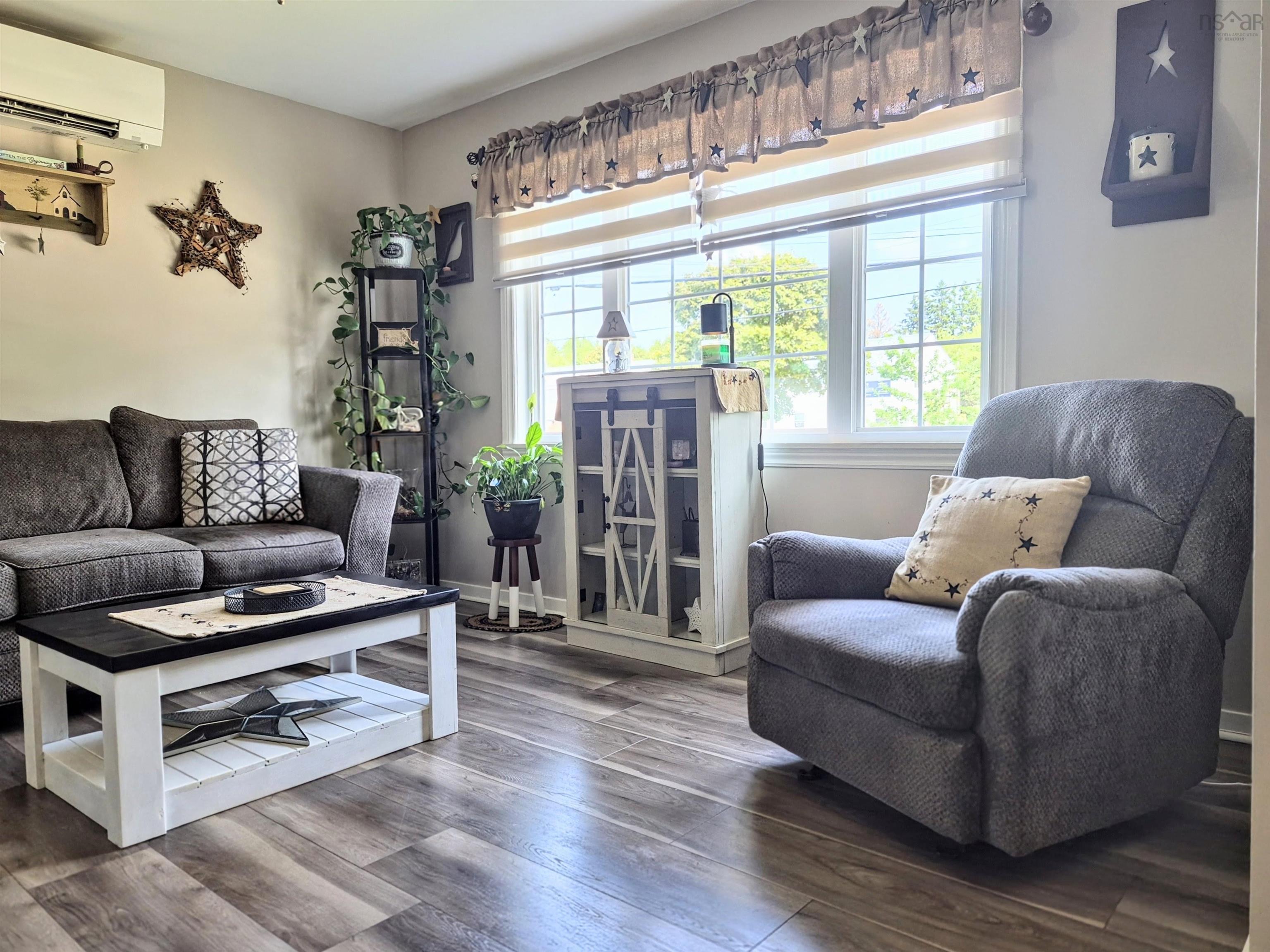 $254,900.00: 16 Copp Avenue, Amherst