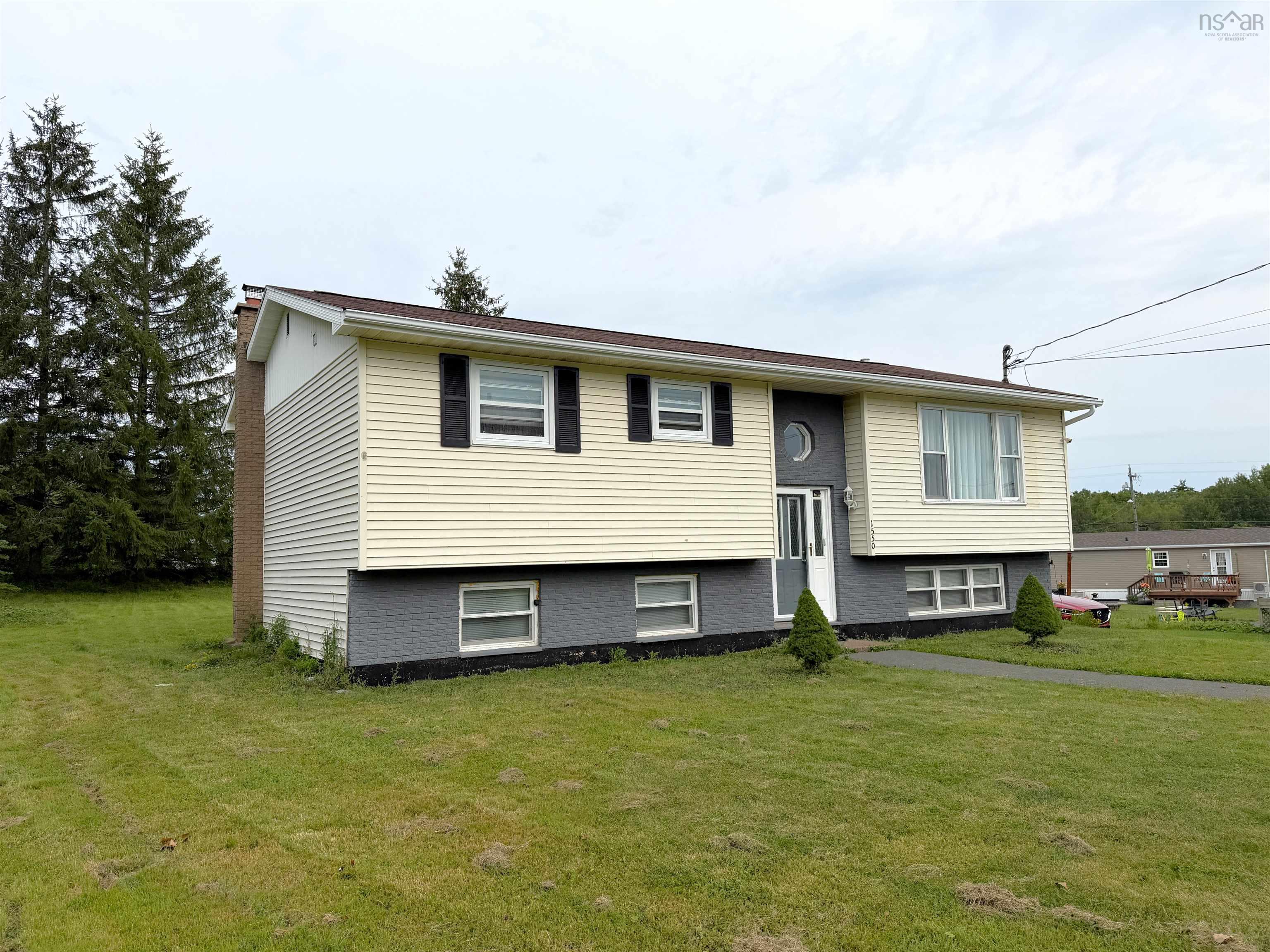 $379,000.00: 1550 North Main Street, Westville