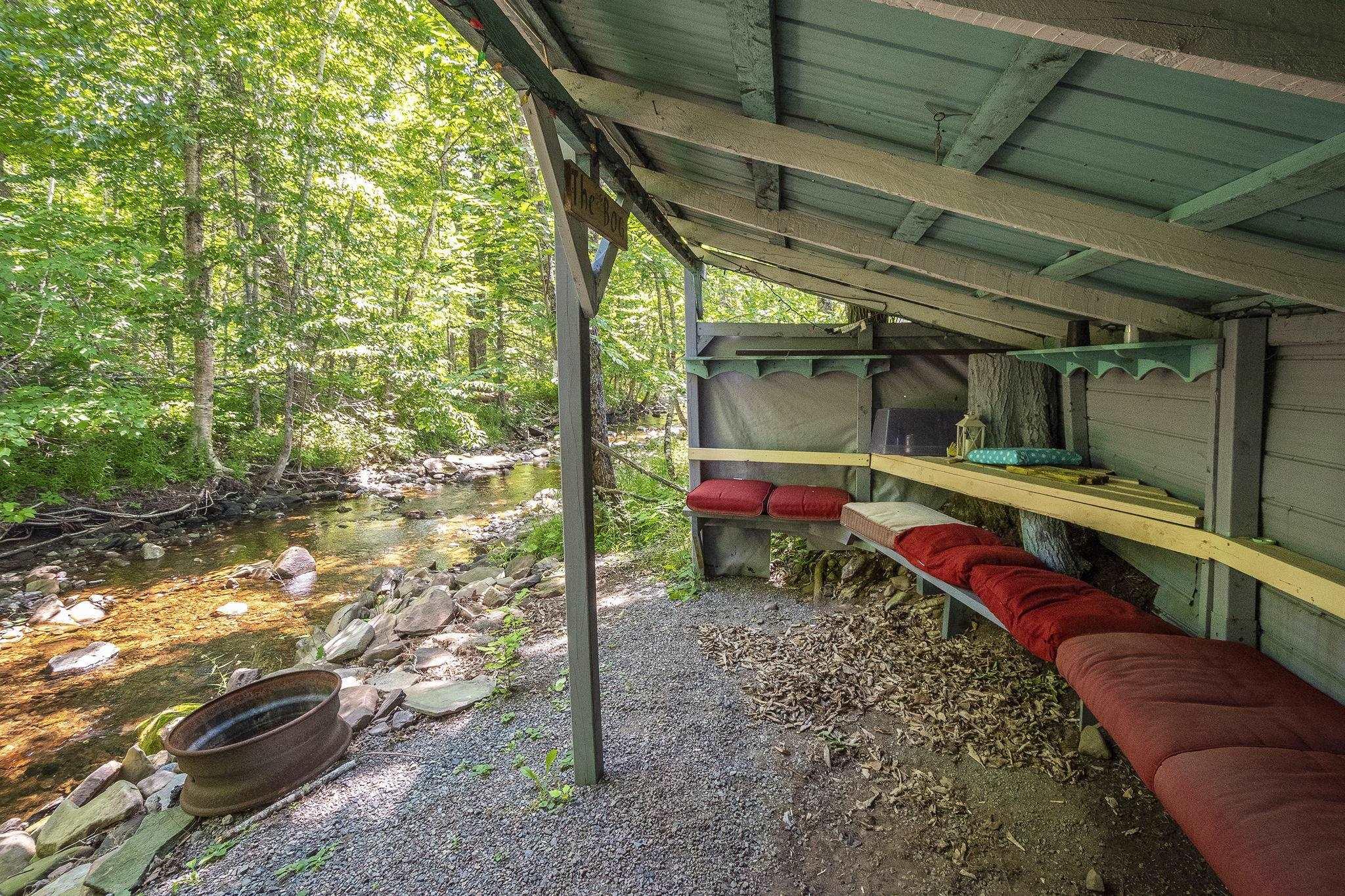 $599,500.00: 1706 Brookland Road, Six Mile Brook
