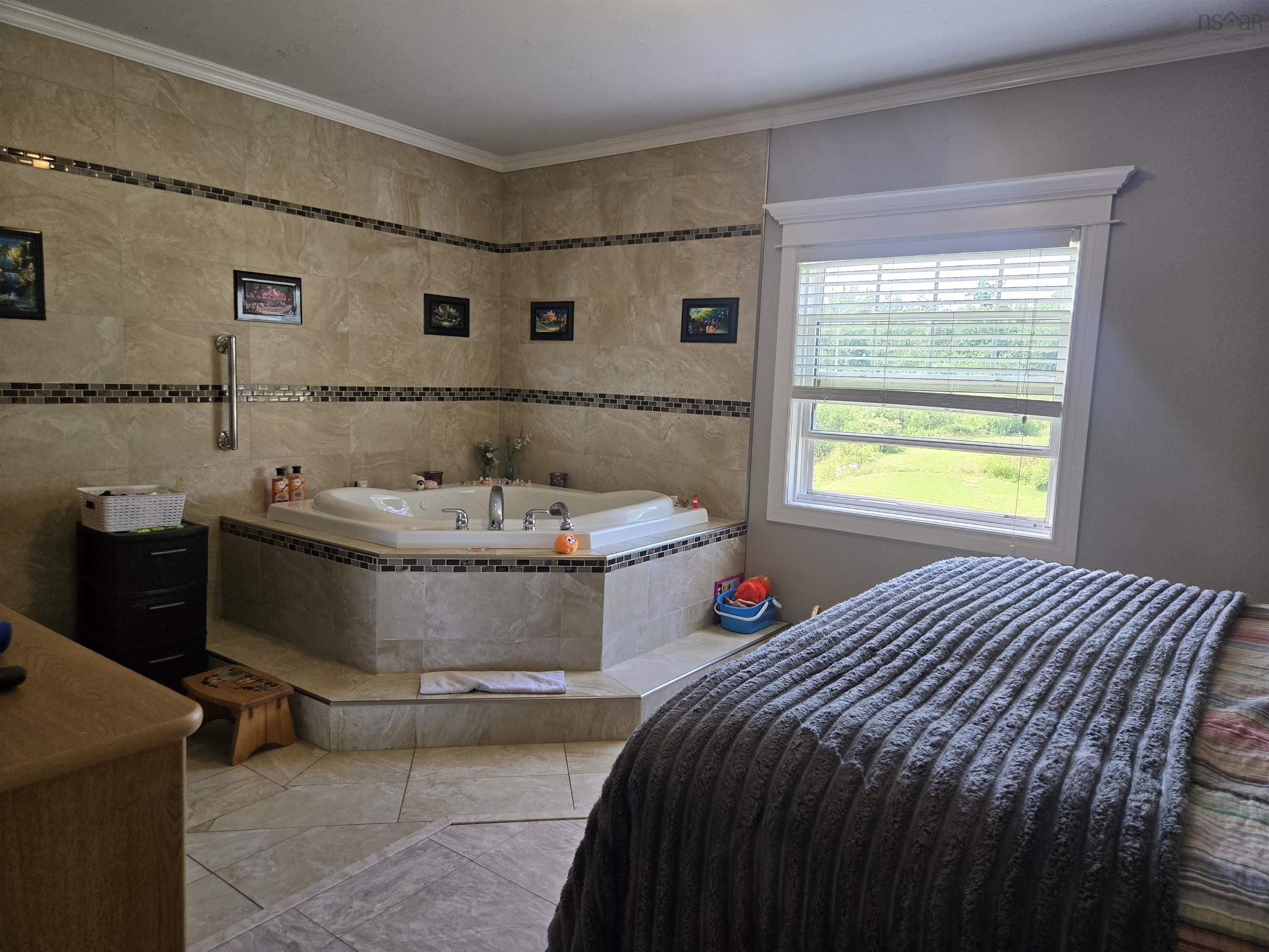 $380,000.00: 680 LOUISVILLE Road, Louisville