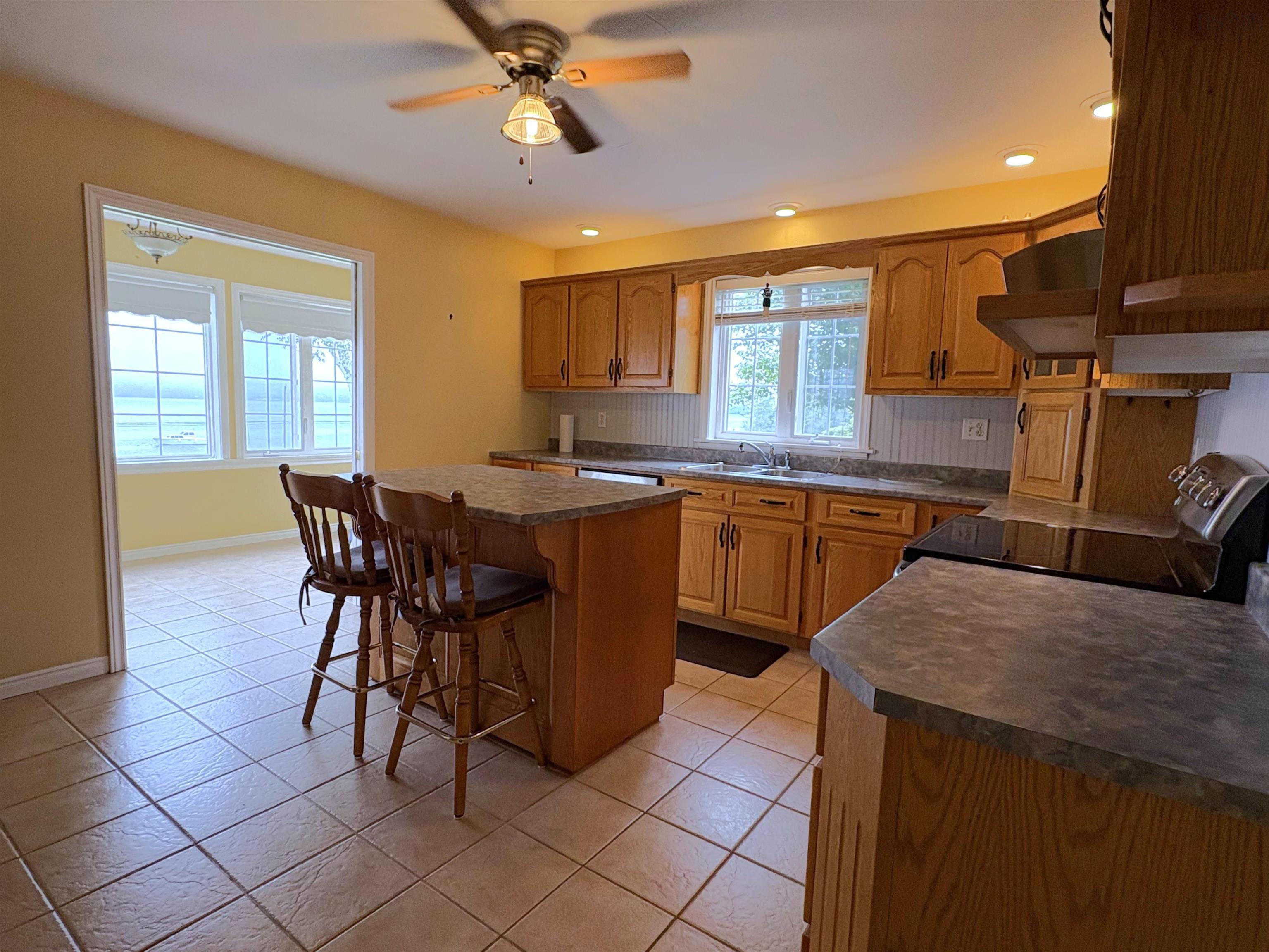 $589,000.00: 454 HILLSIDE BOULARDERIE Road, Groves Point