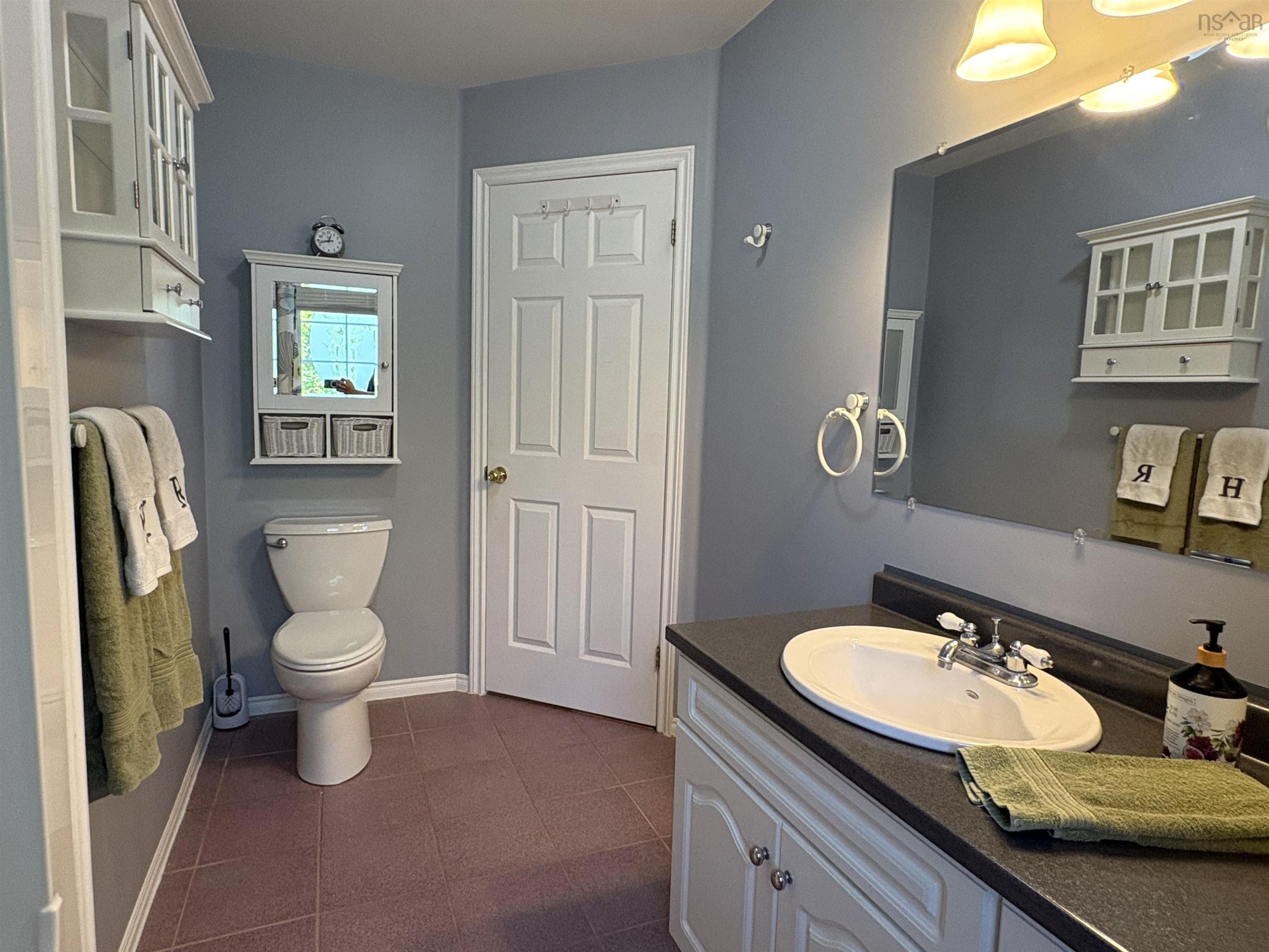 $589,000.00: 454 HILLSIDE BOULARDERIE Road, Groves Point