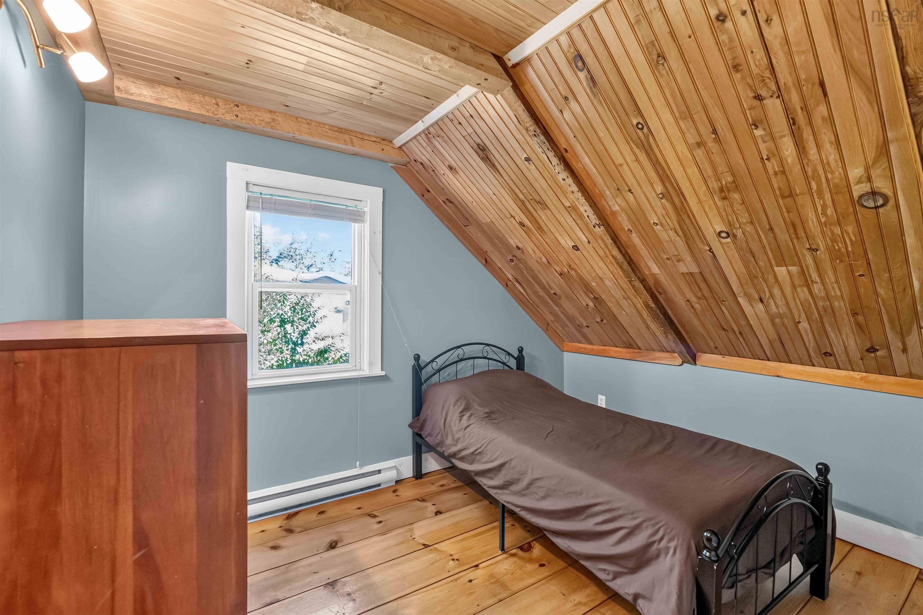 $374,900.00: 14077 Highway 1, Hants Border