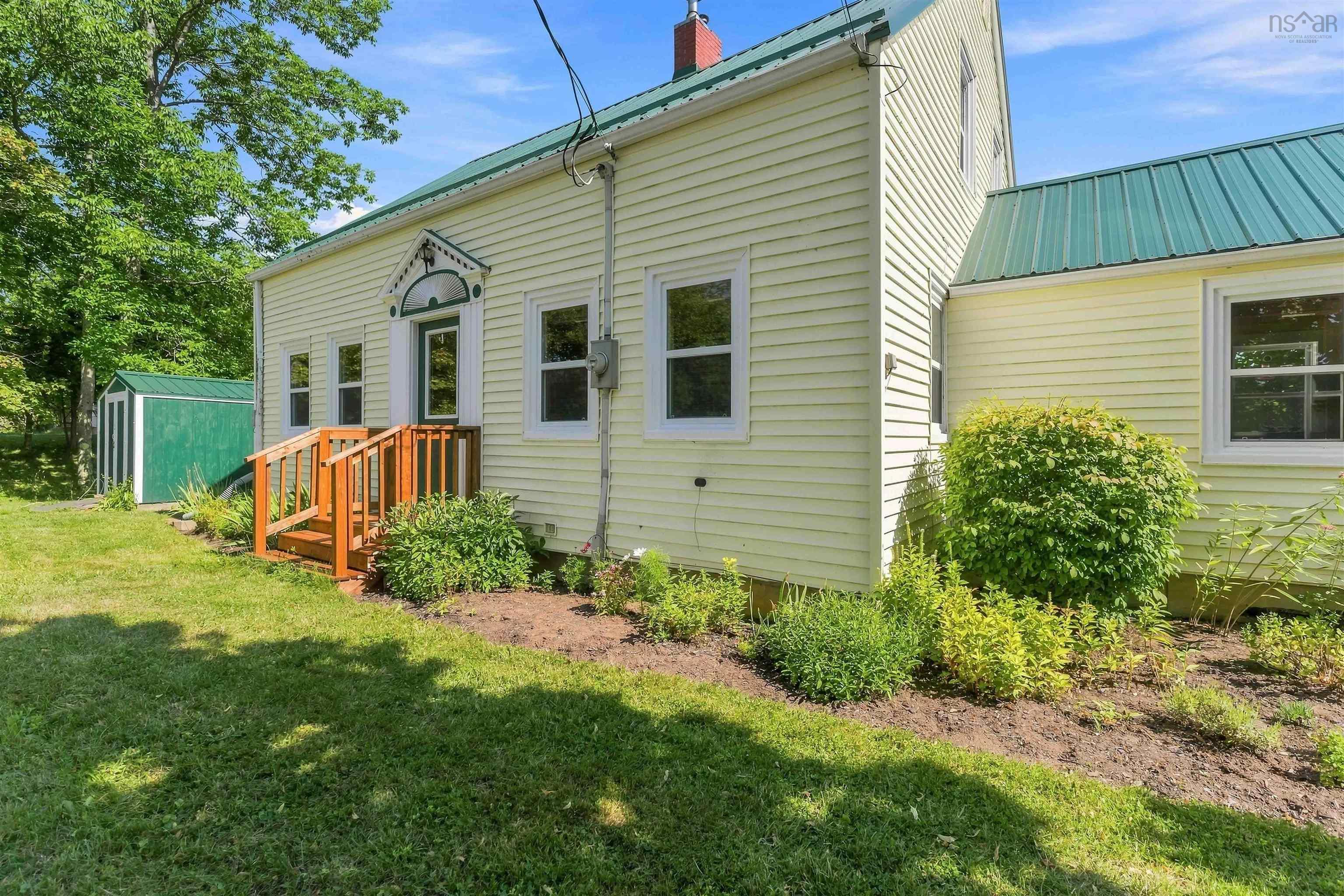 $374,900.00: 14077 Highway 1, Hants Border