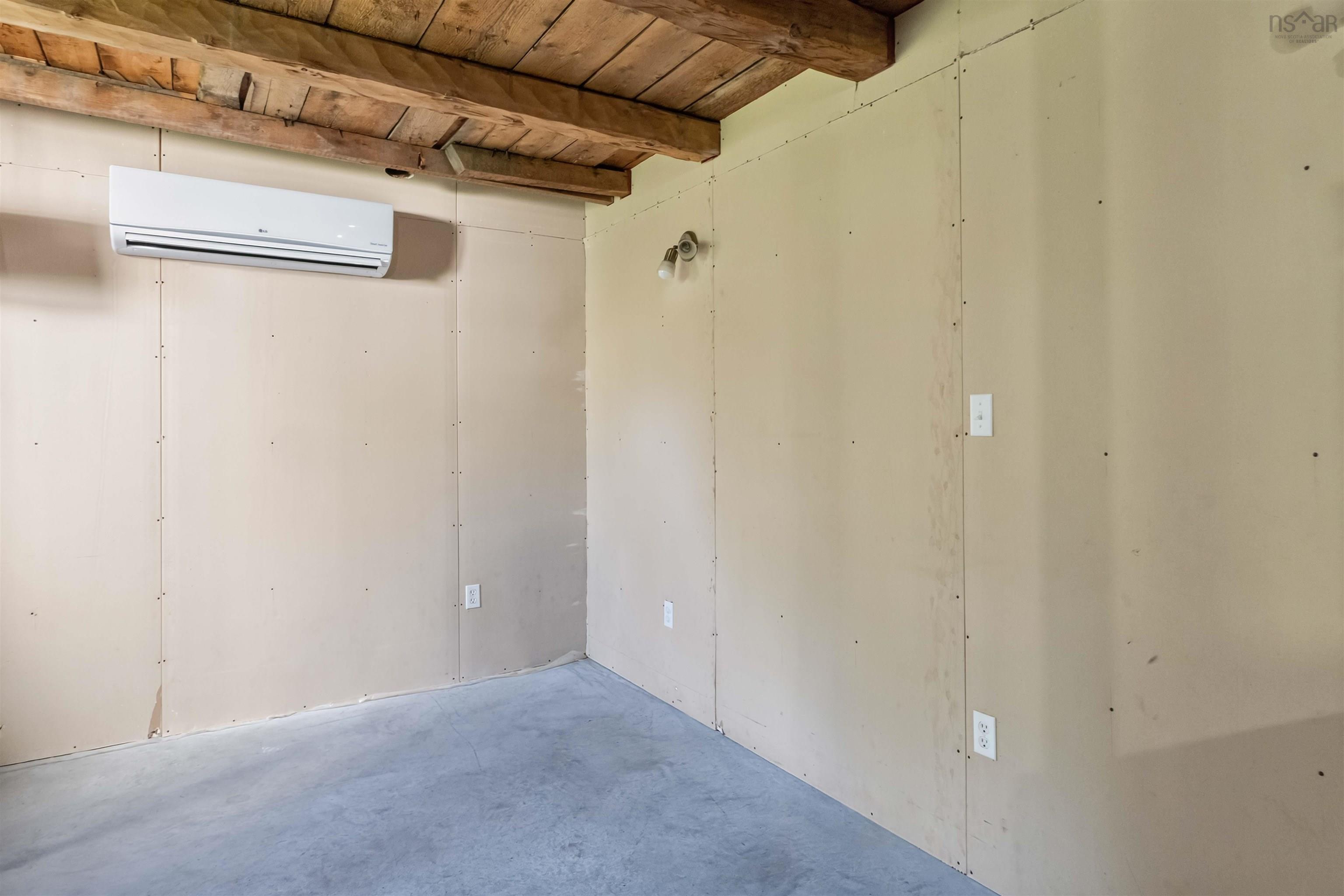 $374,900.00: 14077 Highway 1, Hants Border