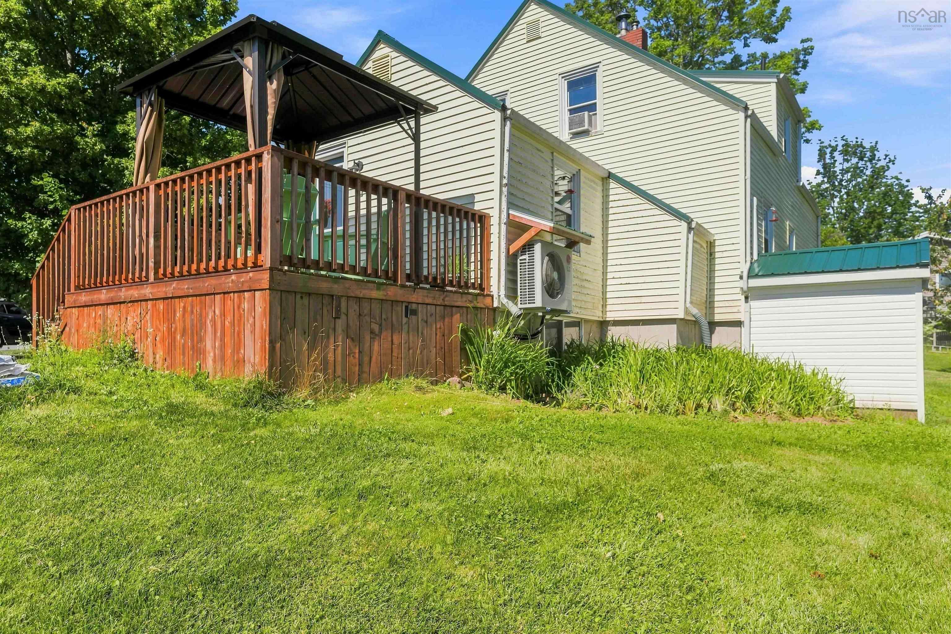 $374,900.00: 14077 Highway 1, Hants Border