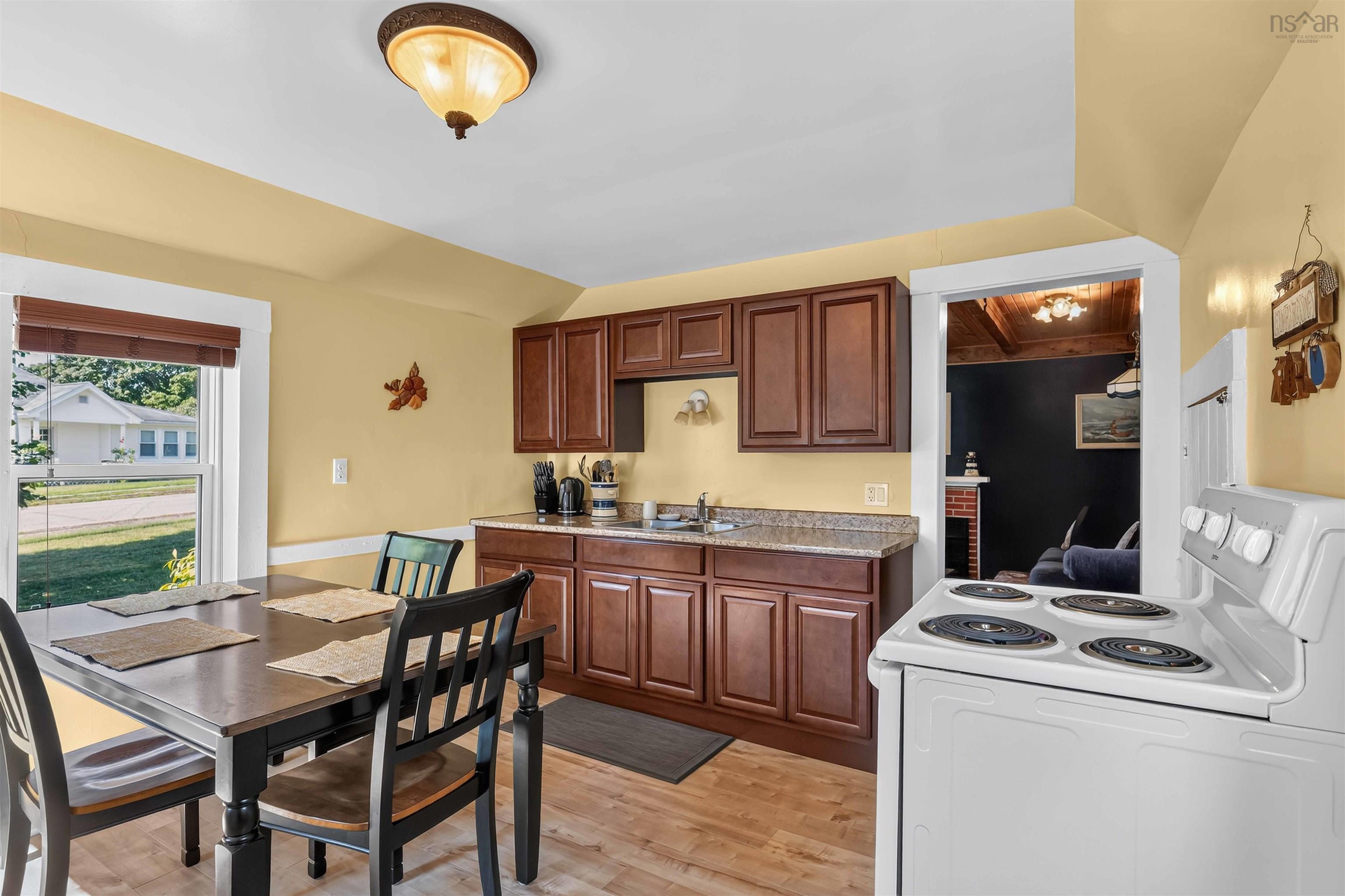 $374,900.00: 14077 Highway 1, Hants Border