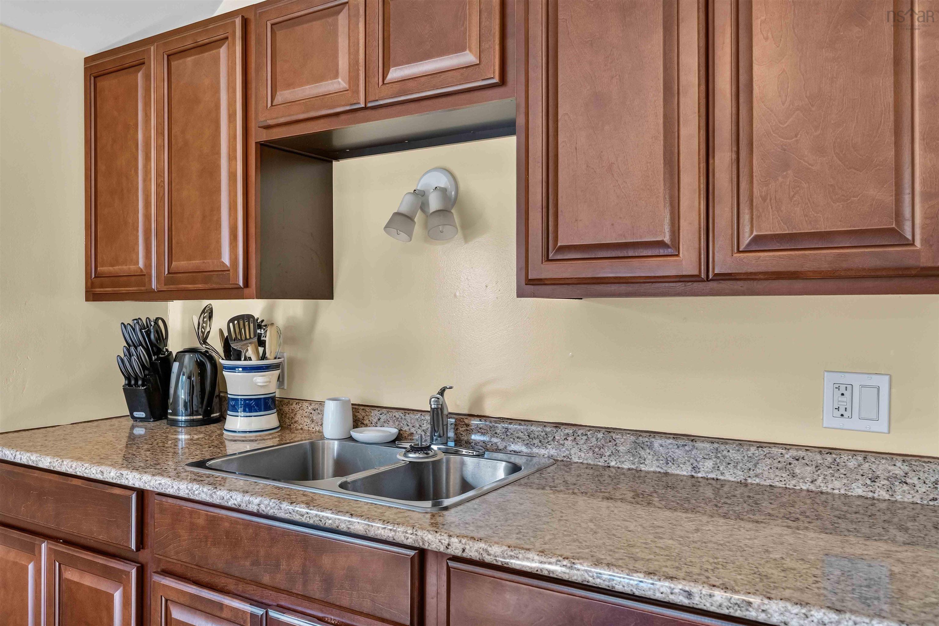 $374,900.00: 14077 Highway 1, Hants Border